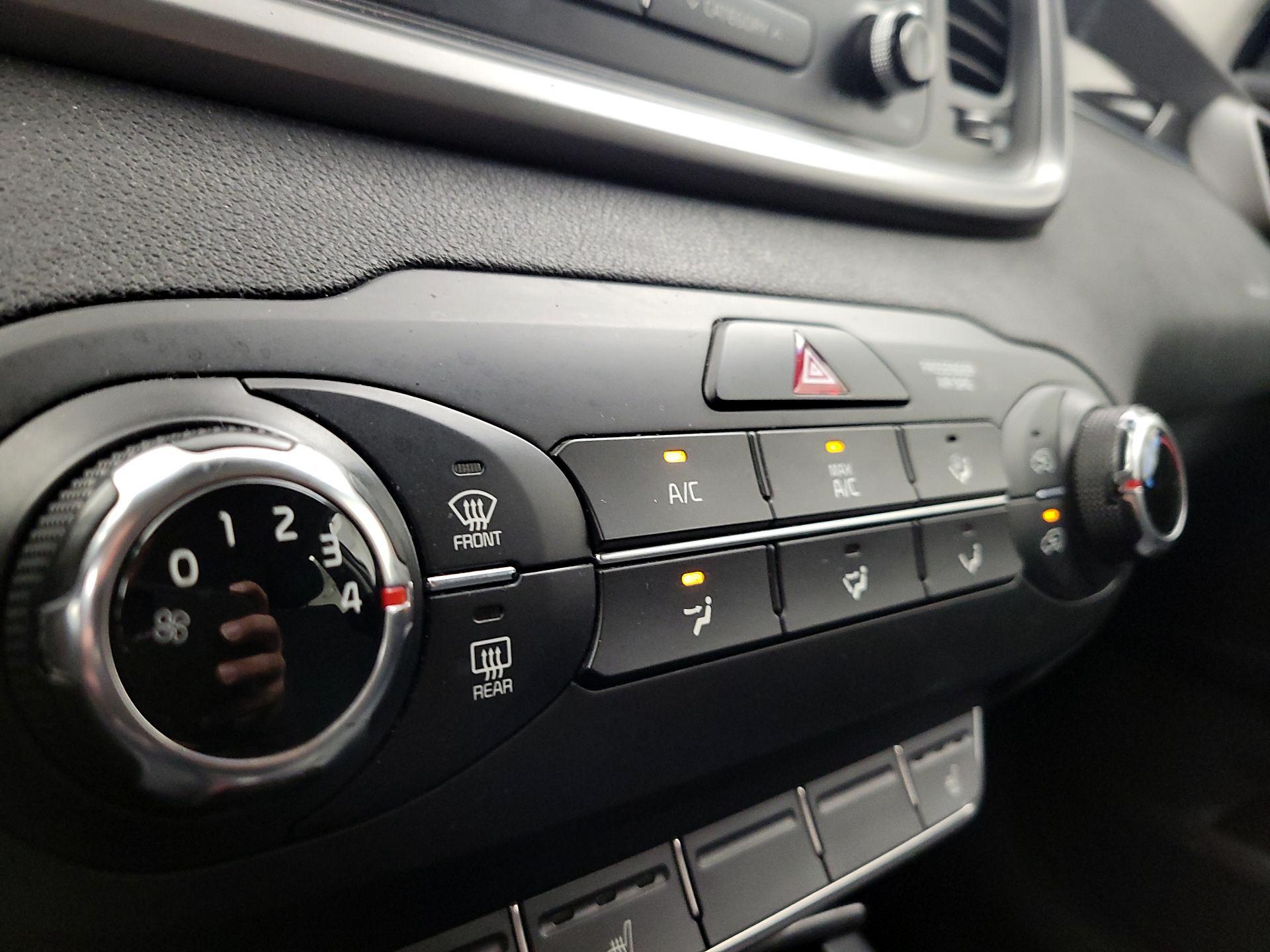 Thumbnail: 2016 Kia Sorento - 16