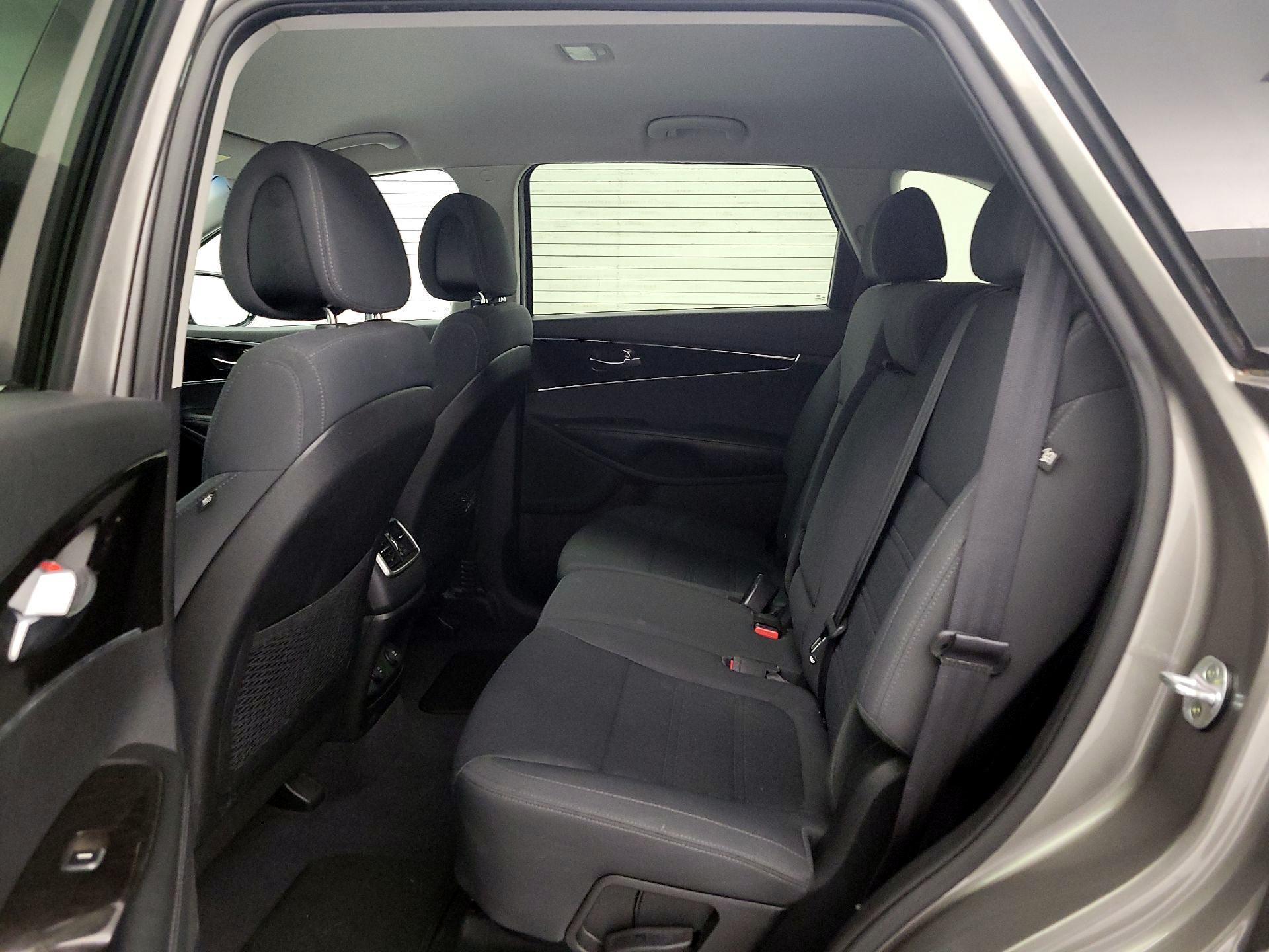 Thumbnail: 2016 Kia Sorento - 19