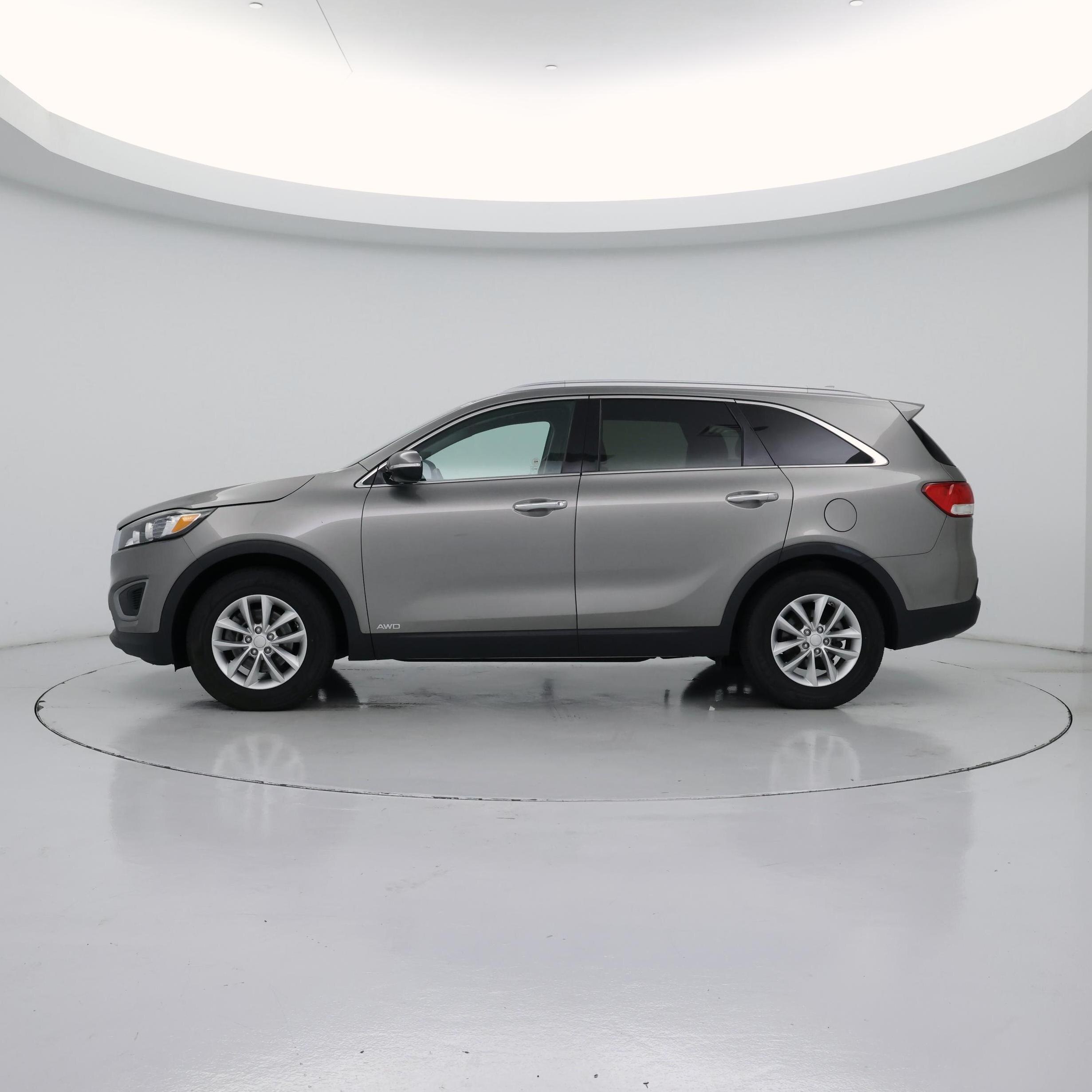 Thumbnail: 2016 Kia Sorento - 3