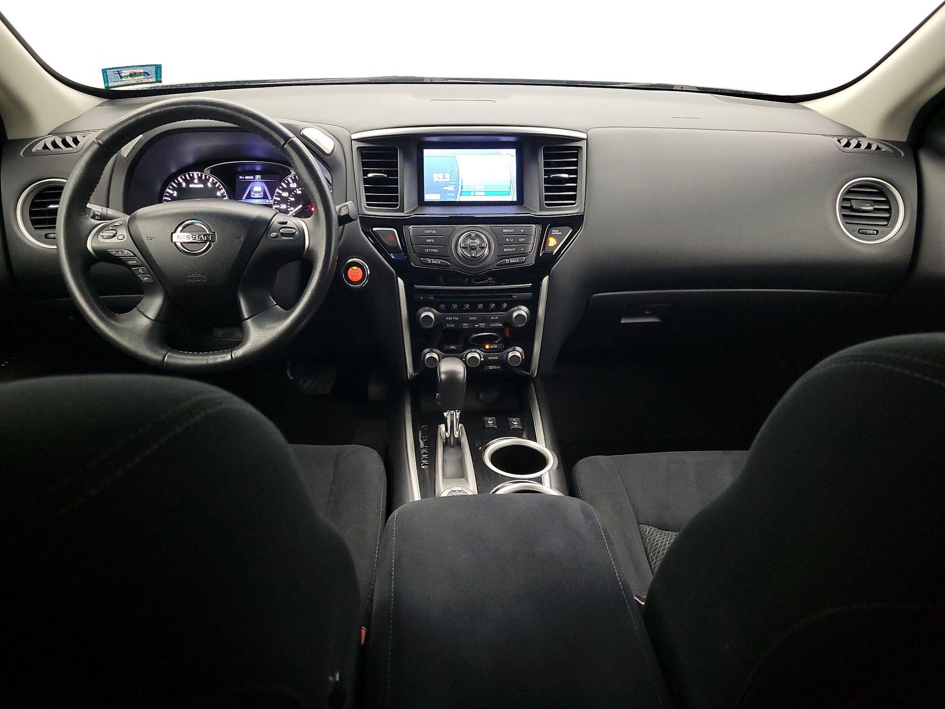 Thumbnail: 2016 Nissan Pathfinder - 9