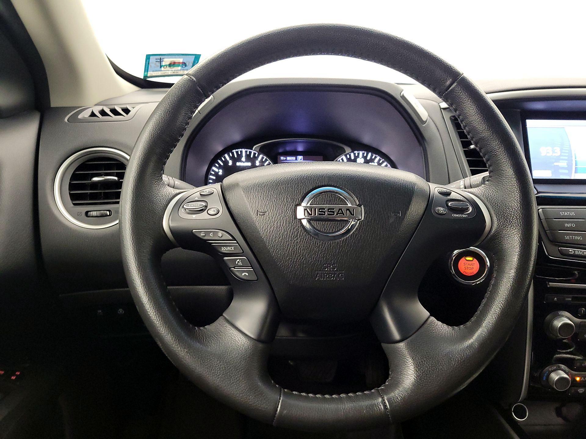 Thumbnail: 2016 Nissan Pathfinder - 10