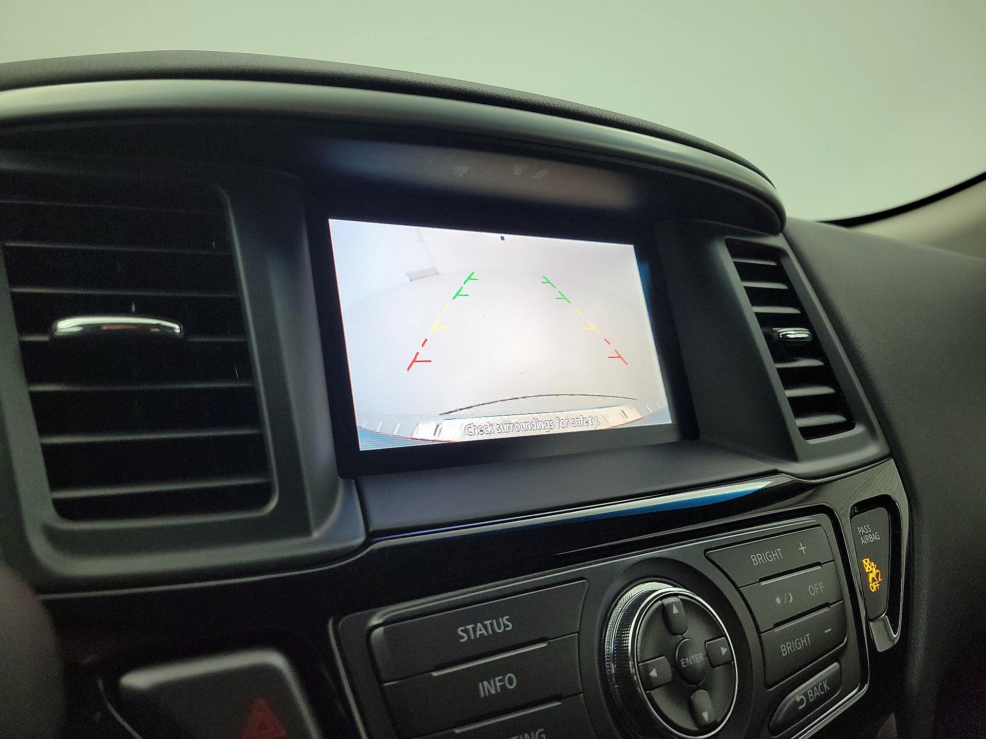 Thumbnail: 2016 Nissan Pathfinder - 14