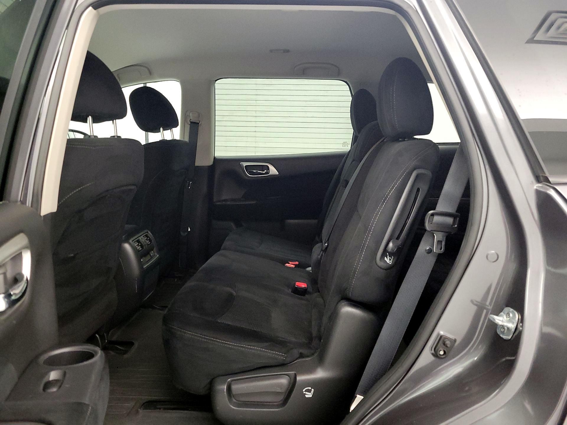 Thumbnail: 2016 Nissan Pathfinder - 18