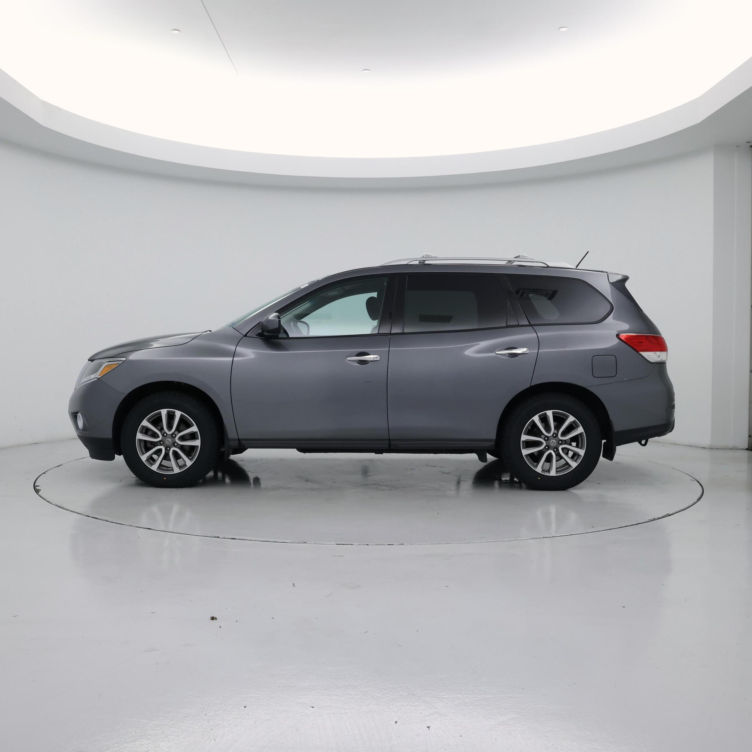 Thumbnail: 2016 Nissan Pathfinder - 3