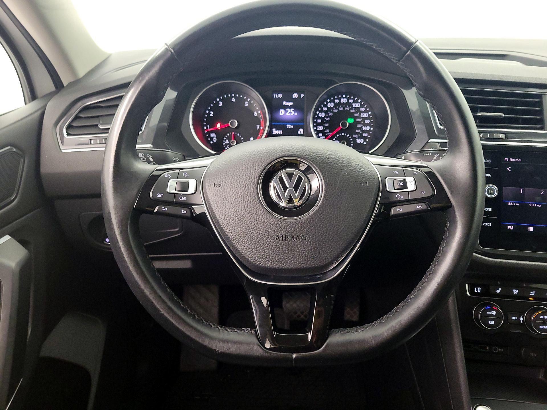 Thumbnail: 2018 Volkswagen Tiguan - 10