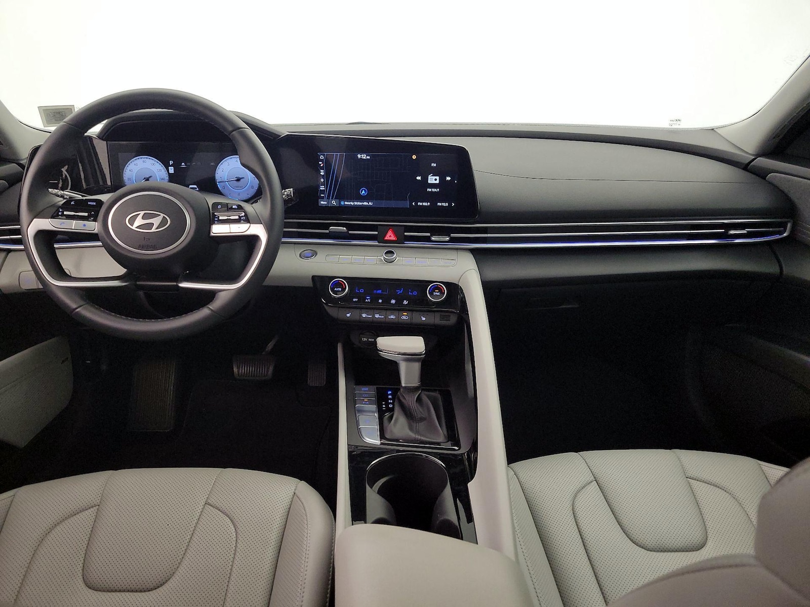 2024 Hyundai Elantra Limited - Photo 10
