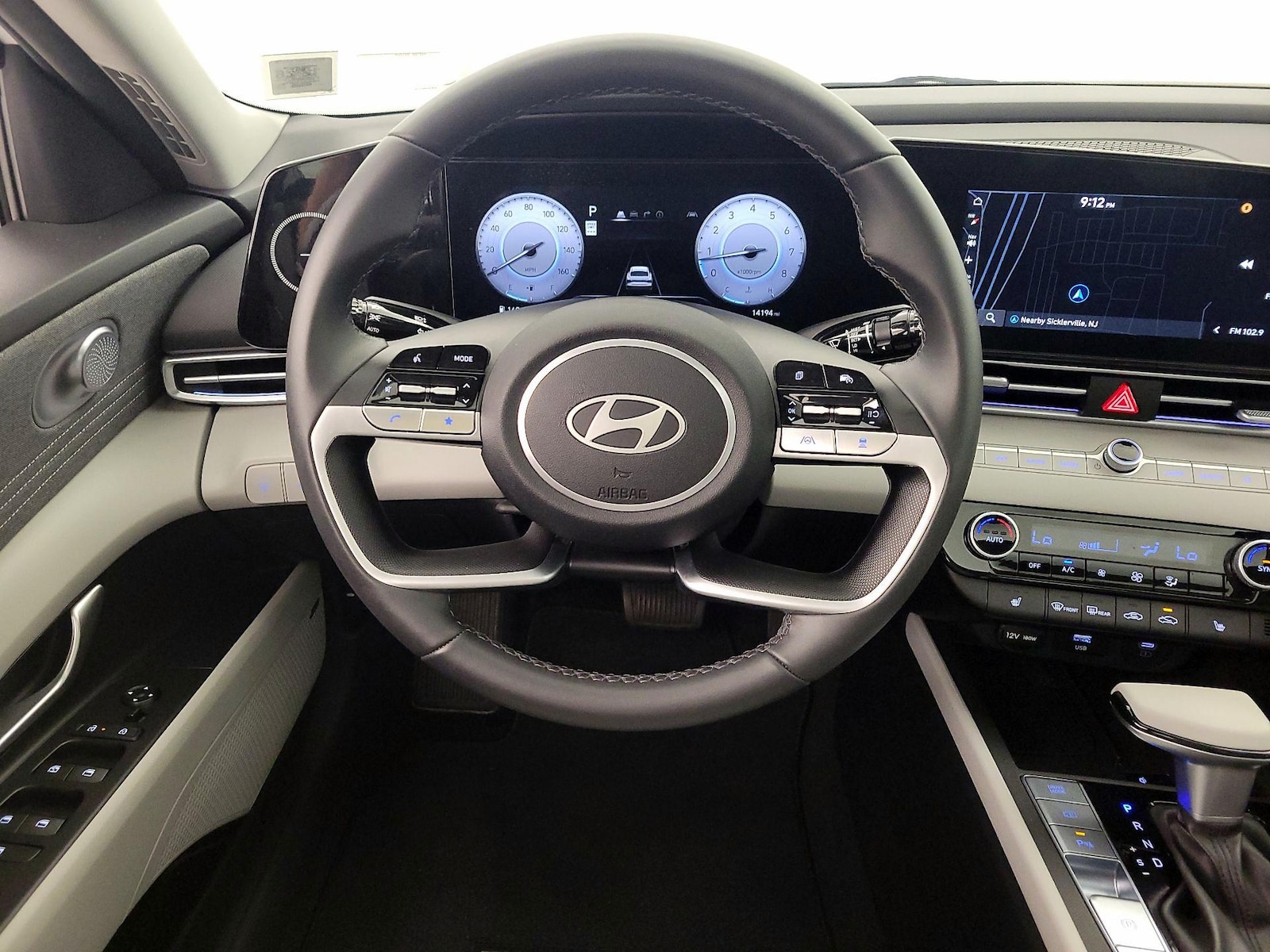 2024 Hyundai Elantra Limited - Photo 11