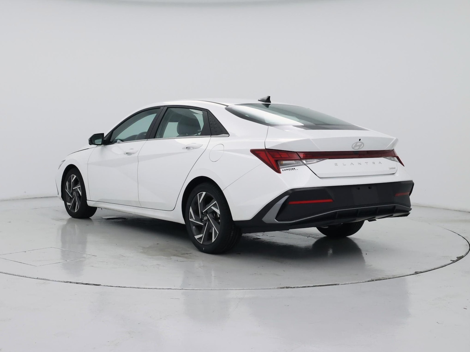 2024 Hyundai Elantra Limited - Photo 3