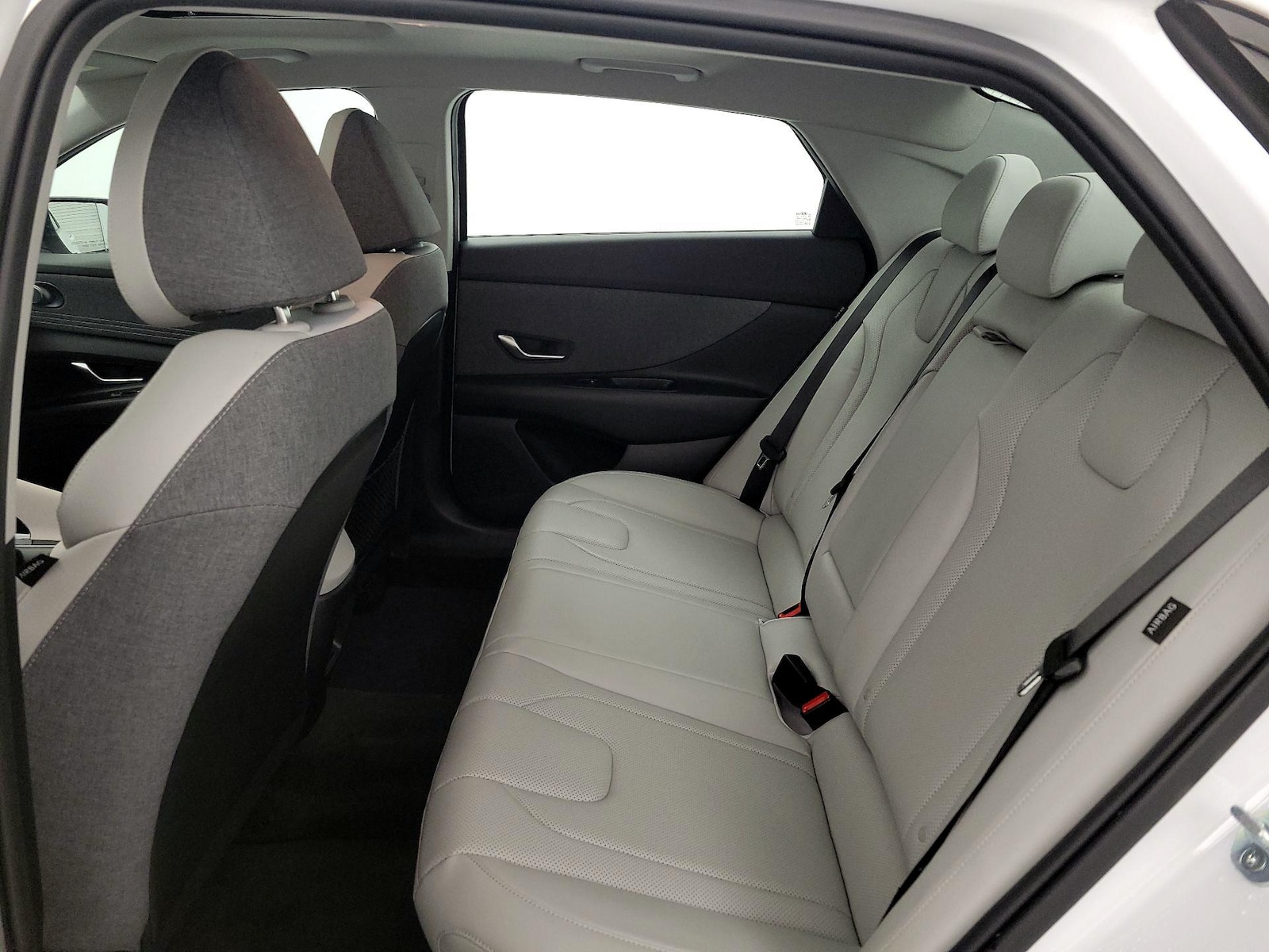 2024 Hyundai Elantra Limited - Photo 22