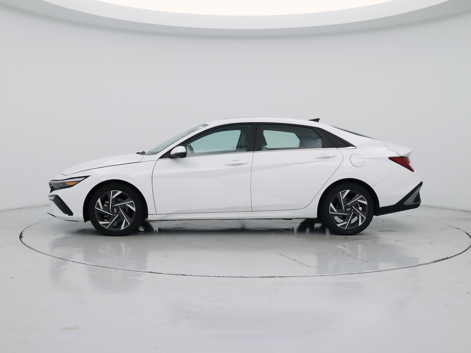 2024 Hyundai Elantra Limited - Photo 4