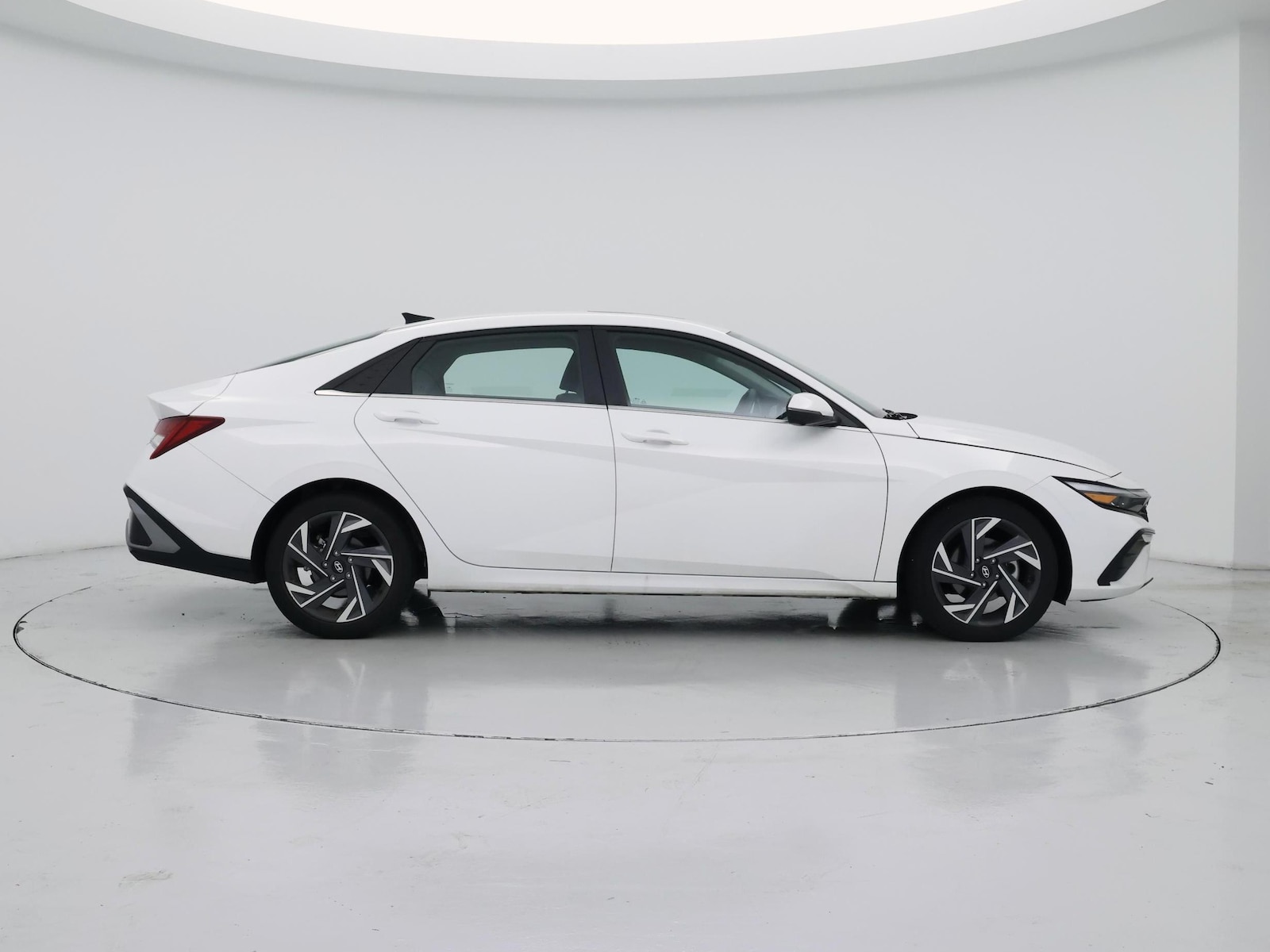 2024 Hyundai Elantra Limited - Photo 8