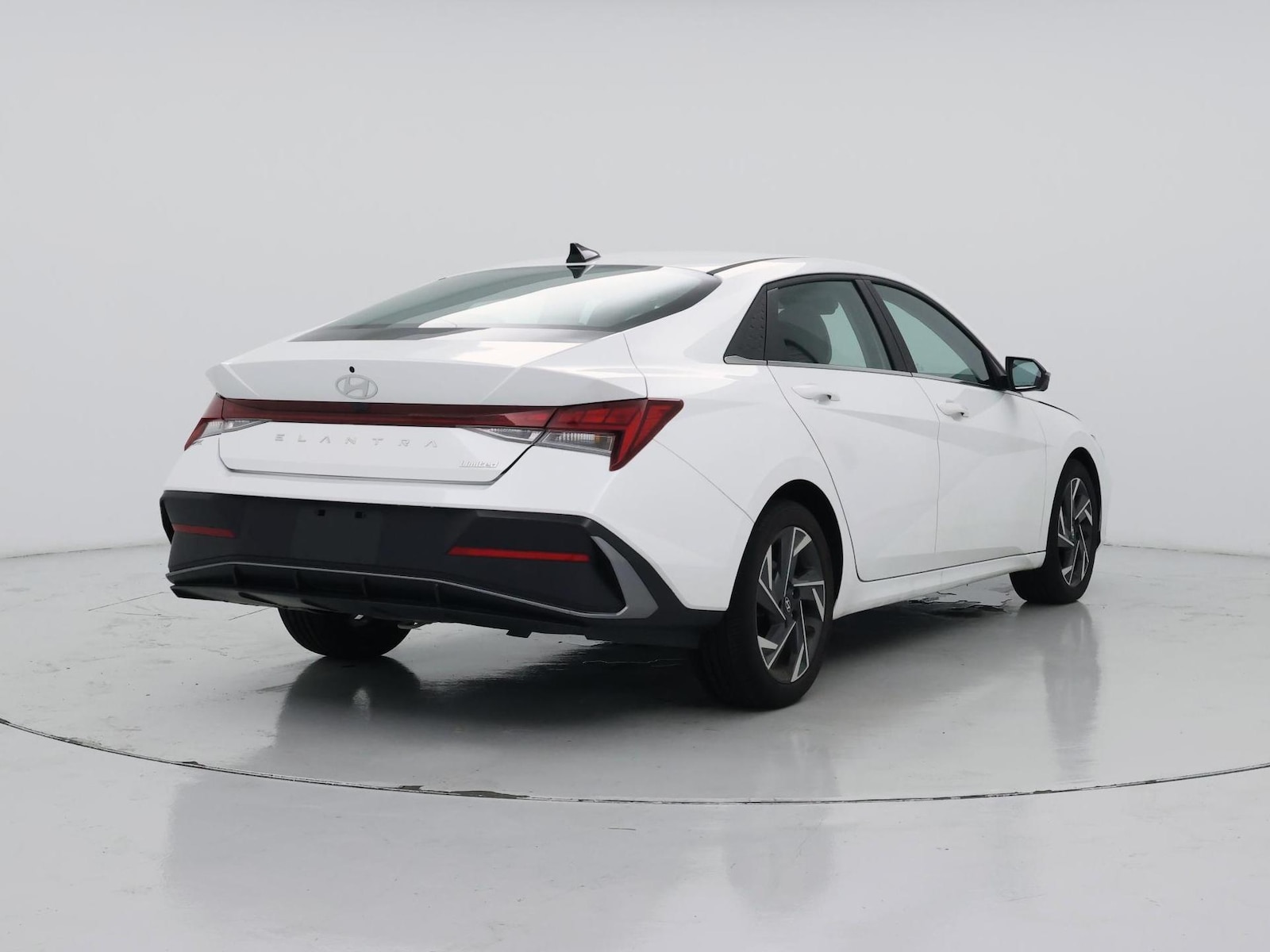 2024 Hyundai Elantra Limited - Photo 9