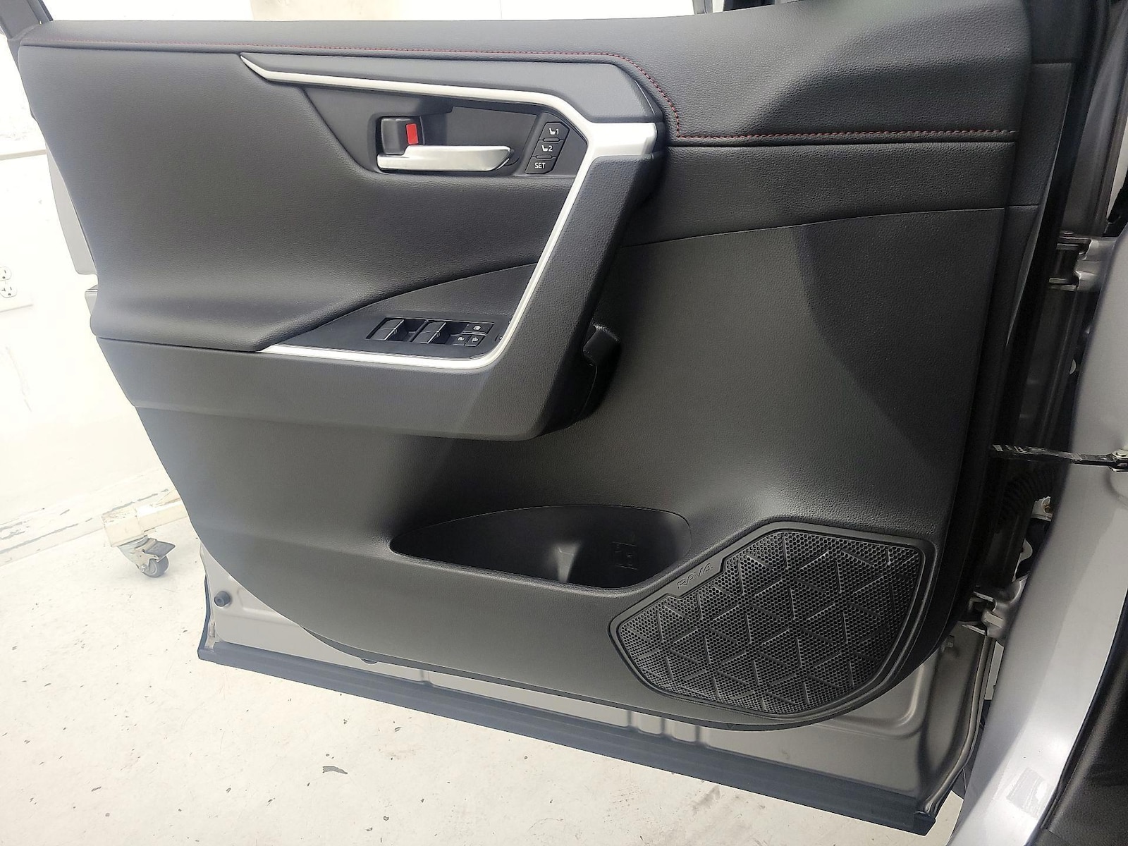 2022 Toyota RAV4 XSE - Photo 13