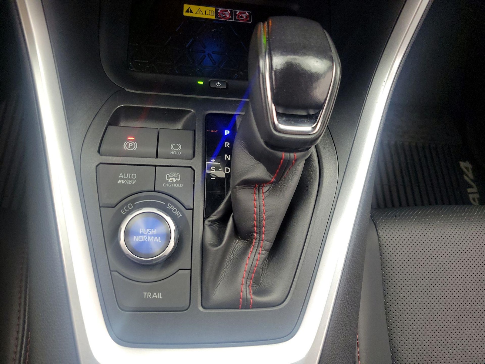 2022 Toyota RAV4 XSE - Photo 18