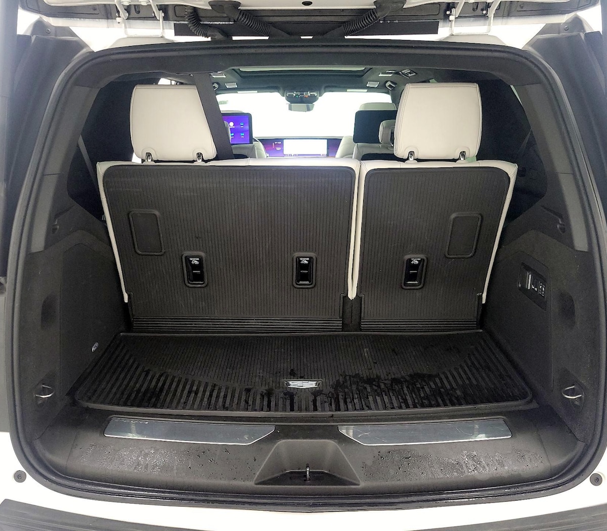 Trunk/Cargo (Seats Up)
