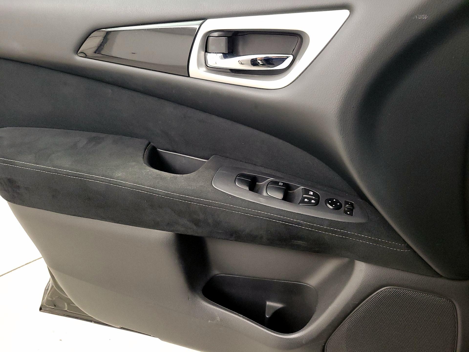 Thumbnail: 2015 Nissan Pathfinder - 12