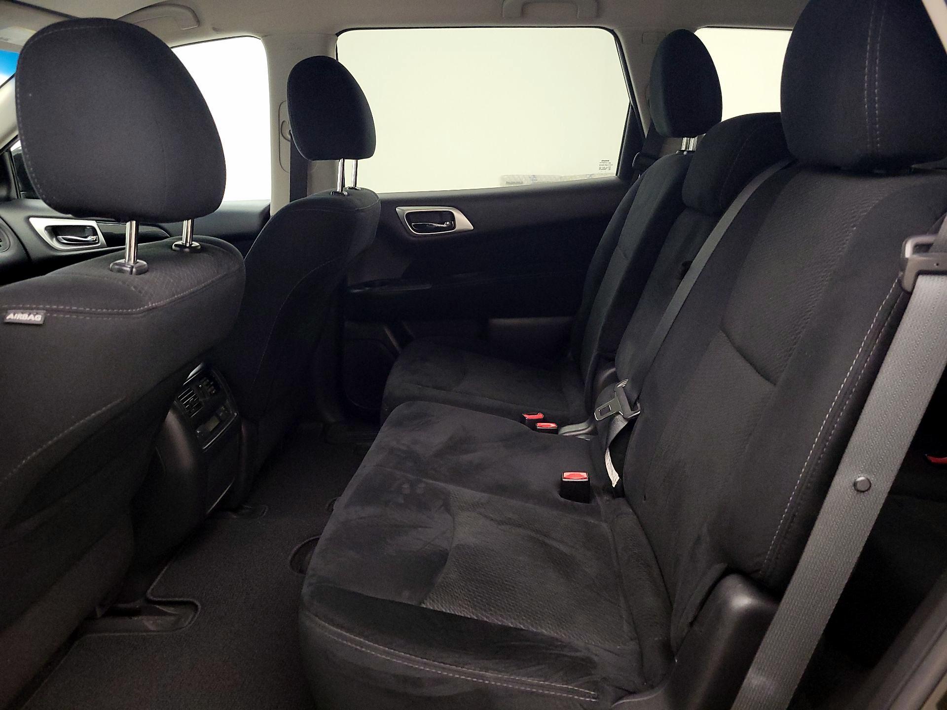 Thumbnail: 2015 Nissan Pathfinder - 17