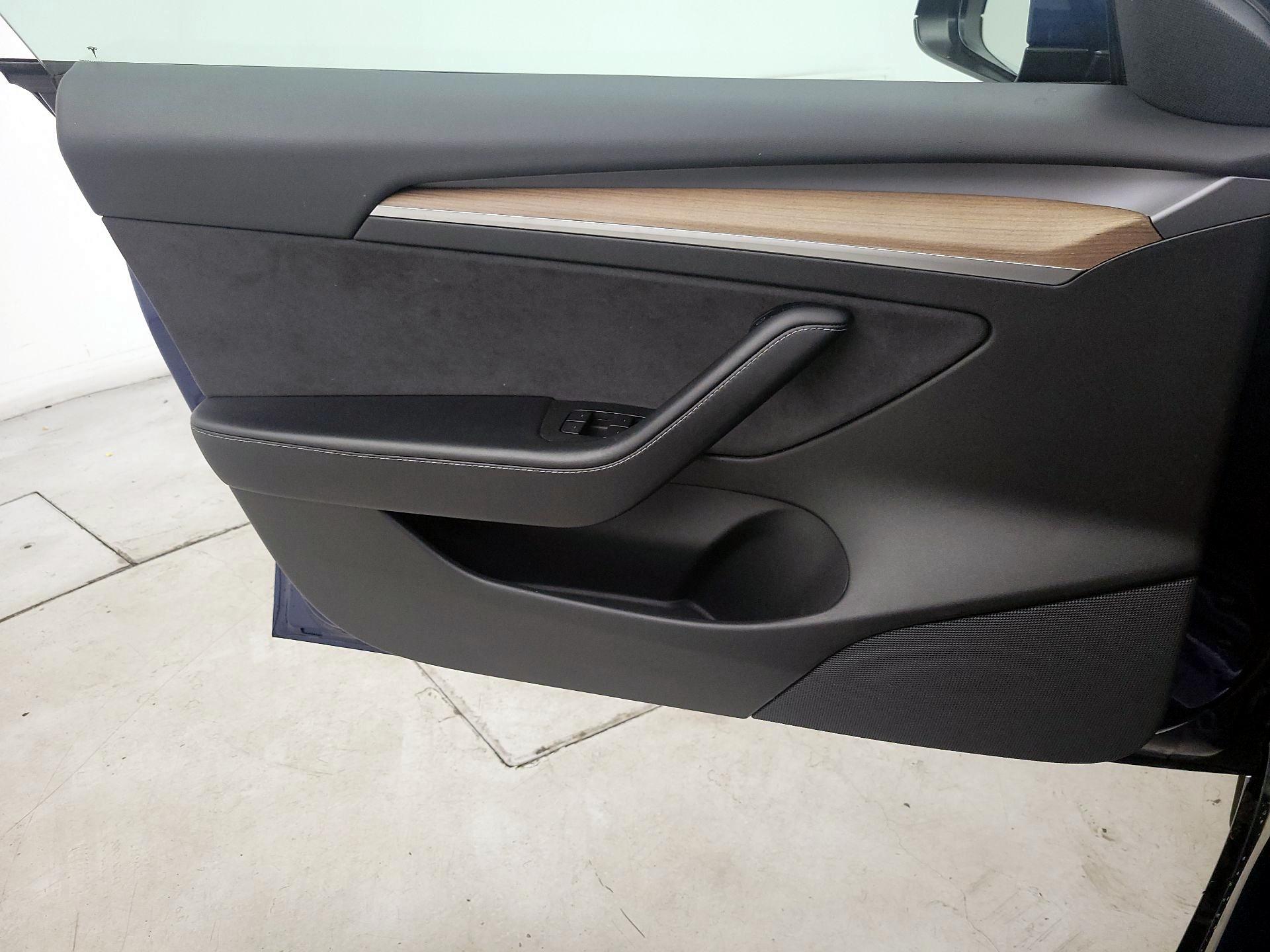 Thumbnail: 2021 Tesla Model 3 - 12