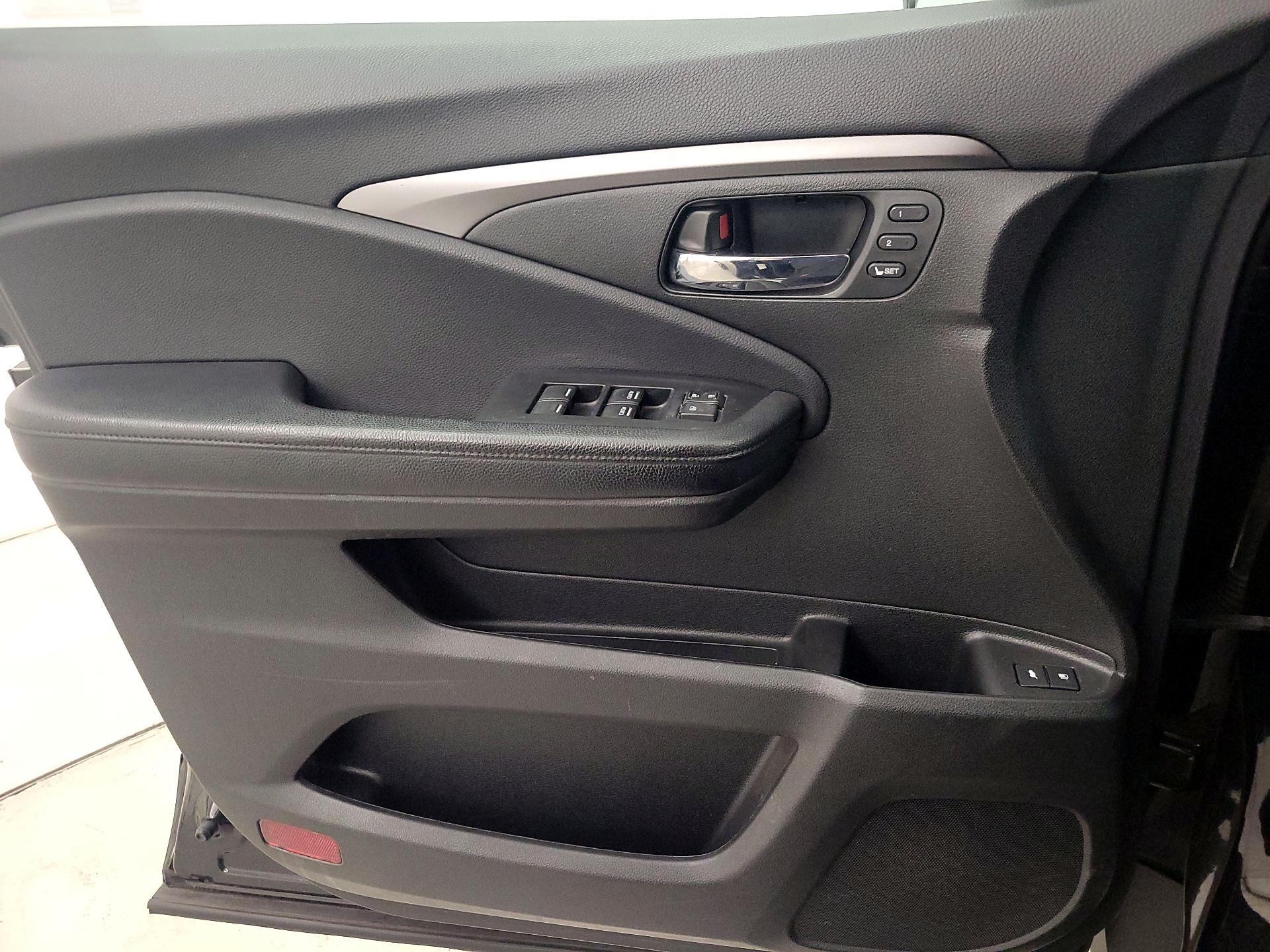 Thumbnail: 2019 Honda Pilot - 12