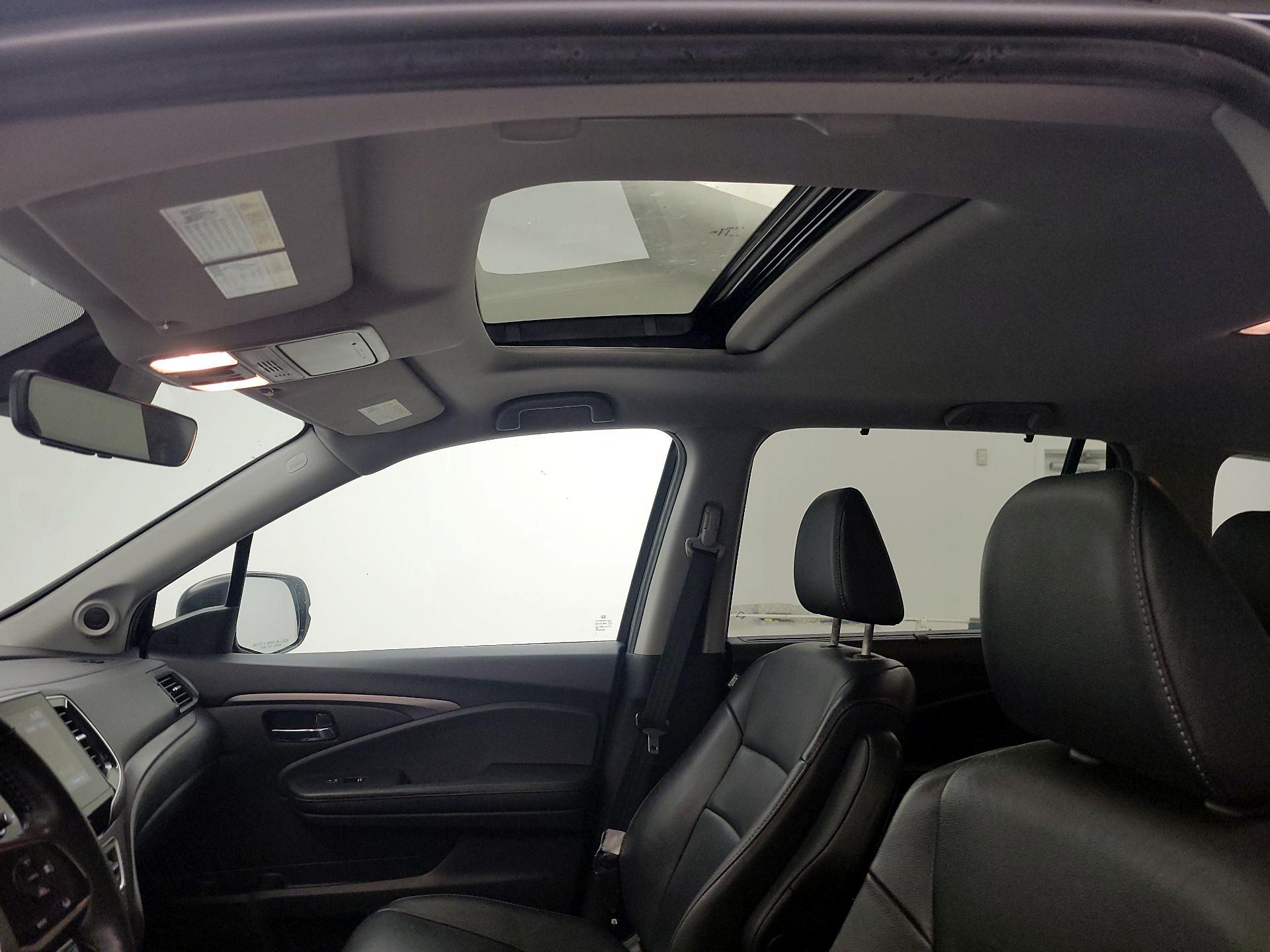 Thumbnail: 2019 Honda Pilot - 19