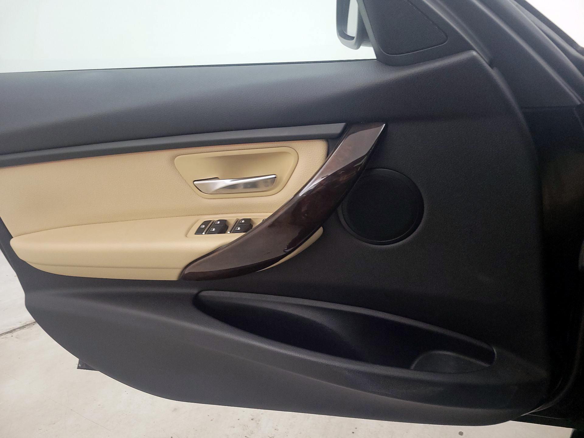 Thumbnail: 2018 BMW 3 Series - 12