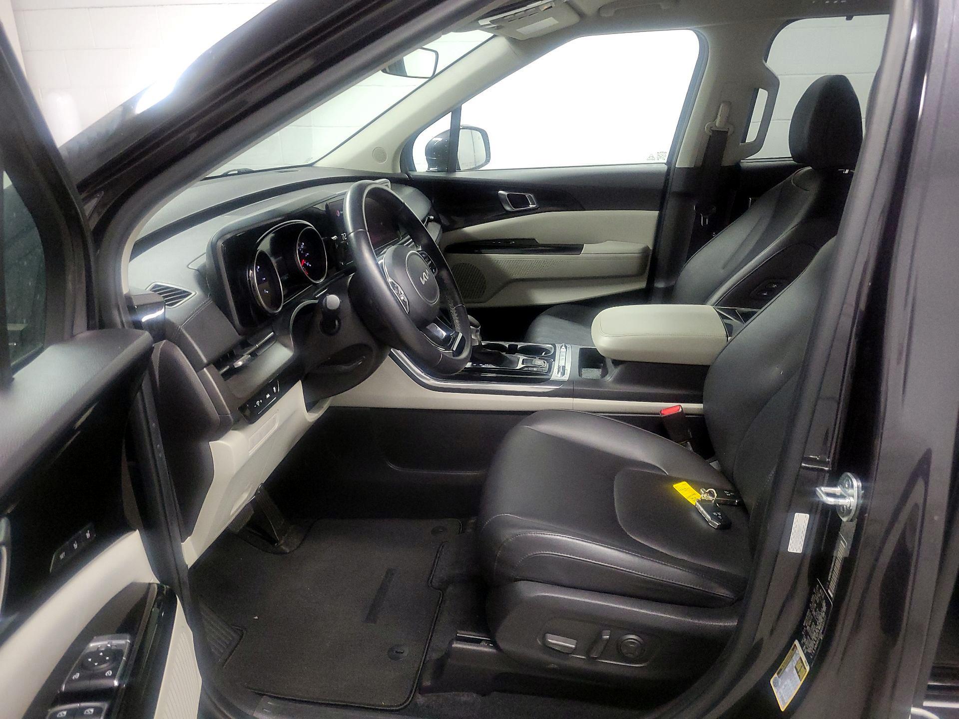 Thumbnail: 2022 Kia Carnival - 11