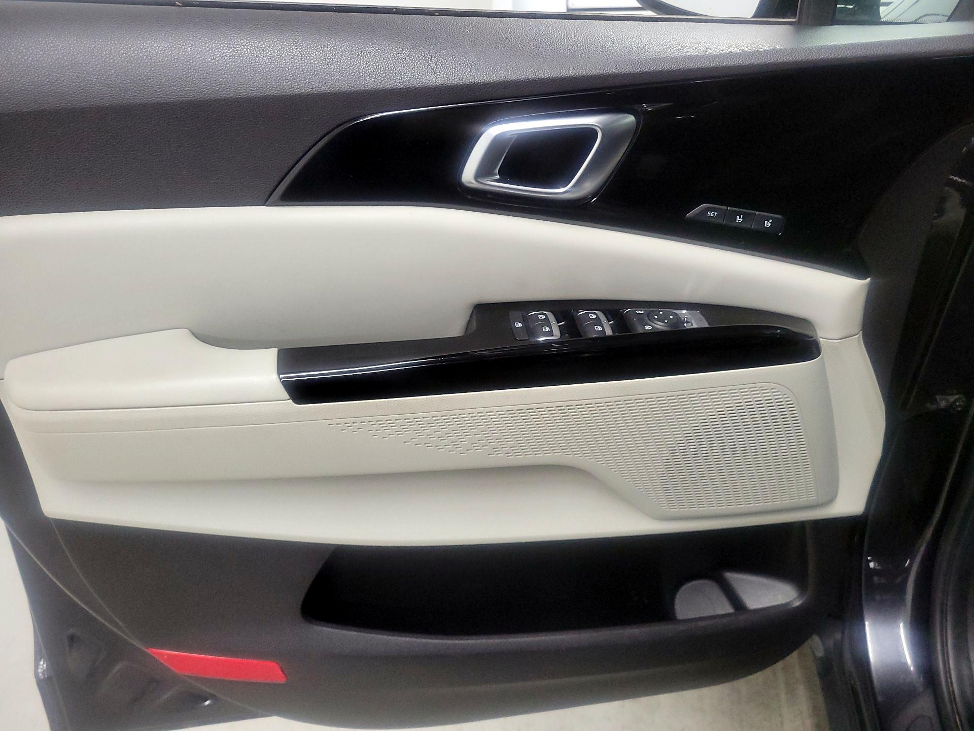 Thumbnail: 2022 Kia Carnival - 12