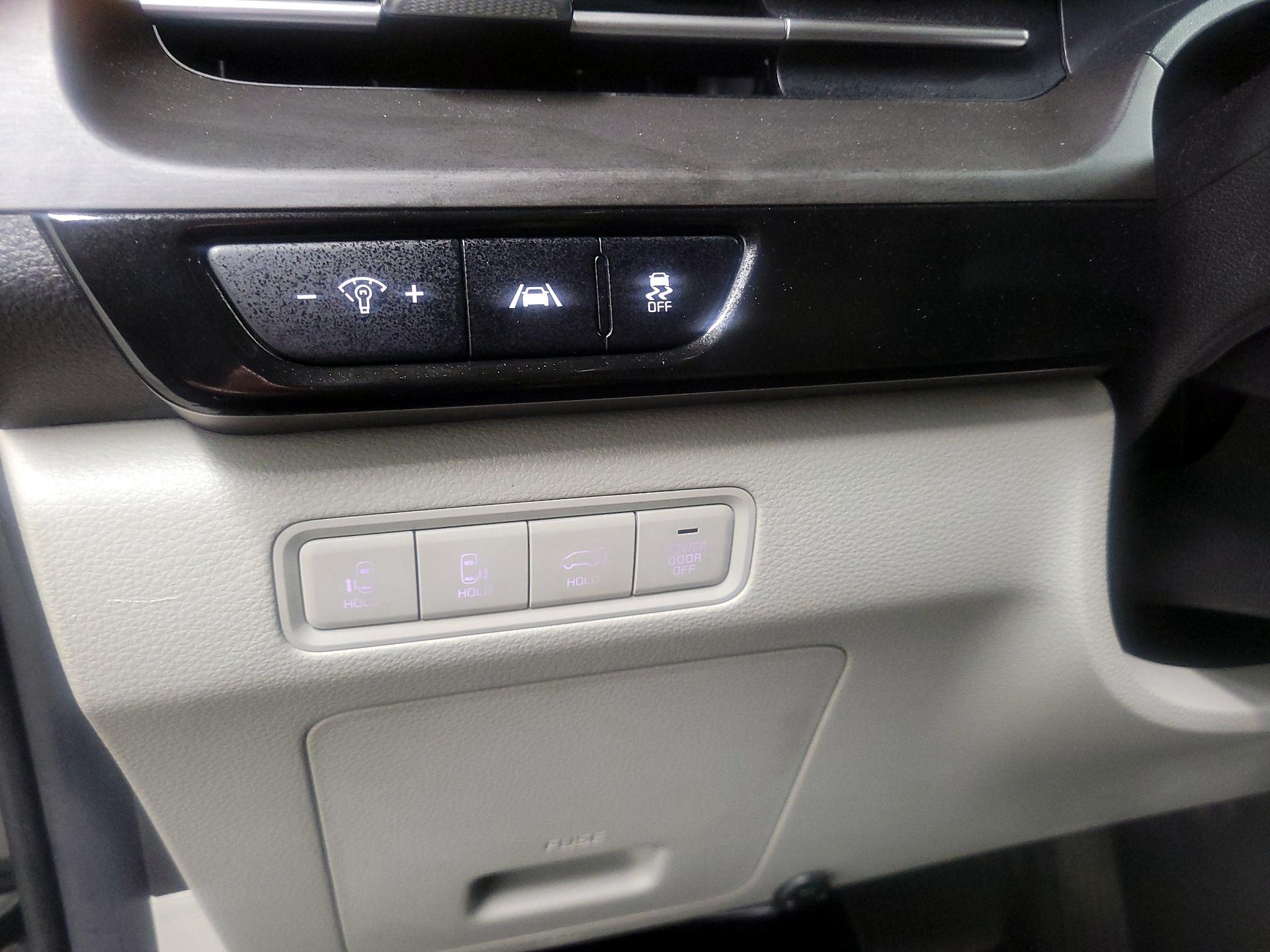 Thumbnail: 2022 Kia Carnival - 13