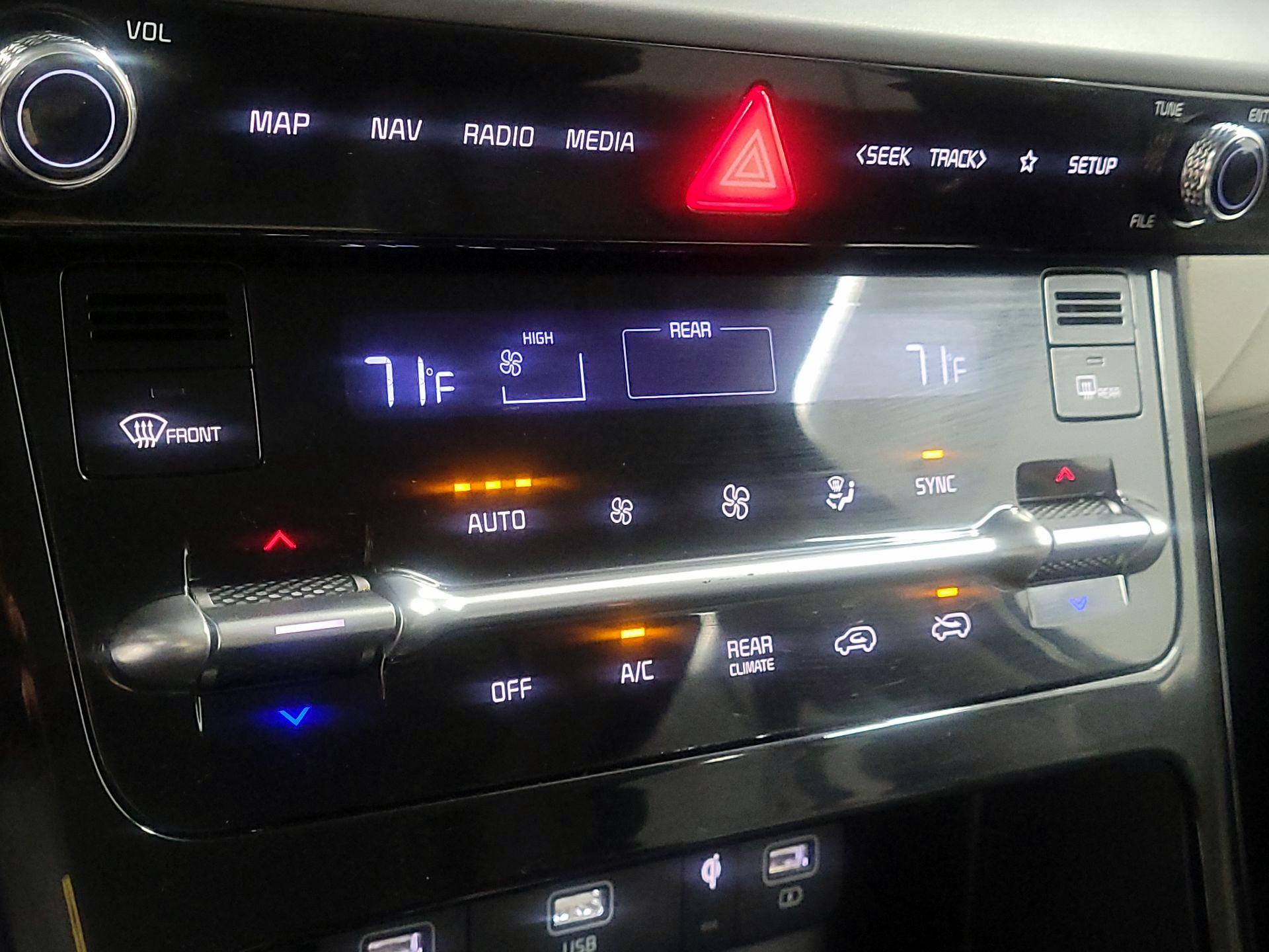 Thumbnail: 2022 Kia Carnival - 17