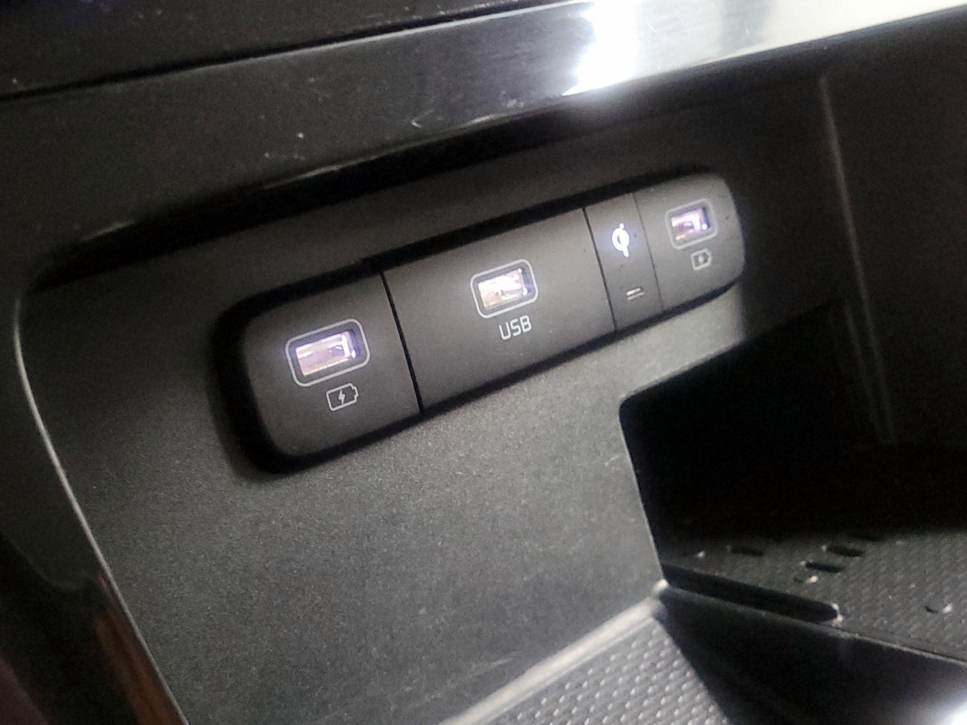 Thumbnail: 2022 Kia Carnival - 19