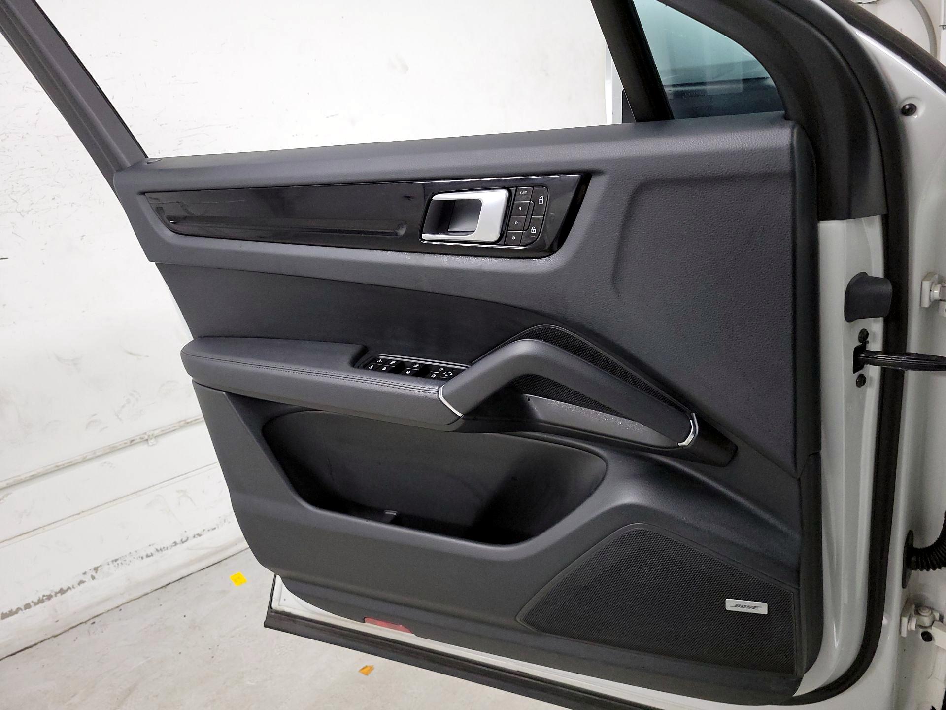 Thumbnail: 2020 Porsche Cayenne - 12