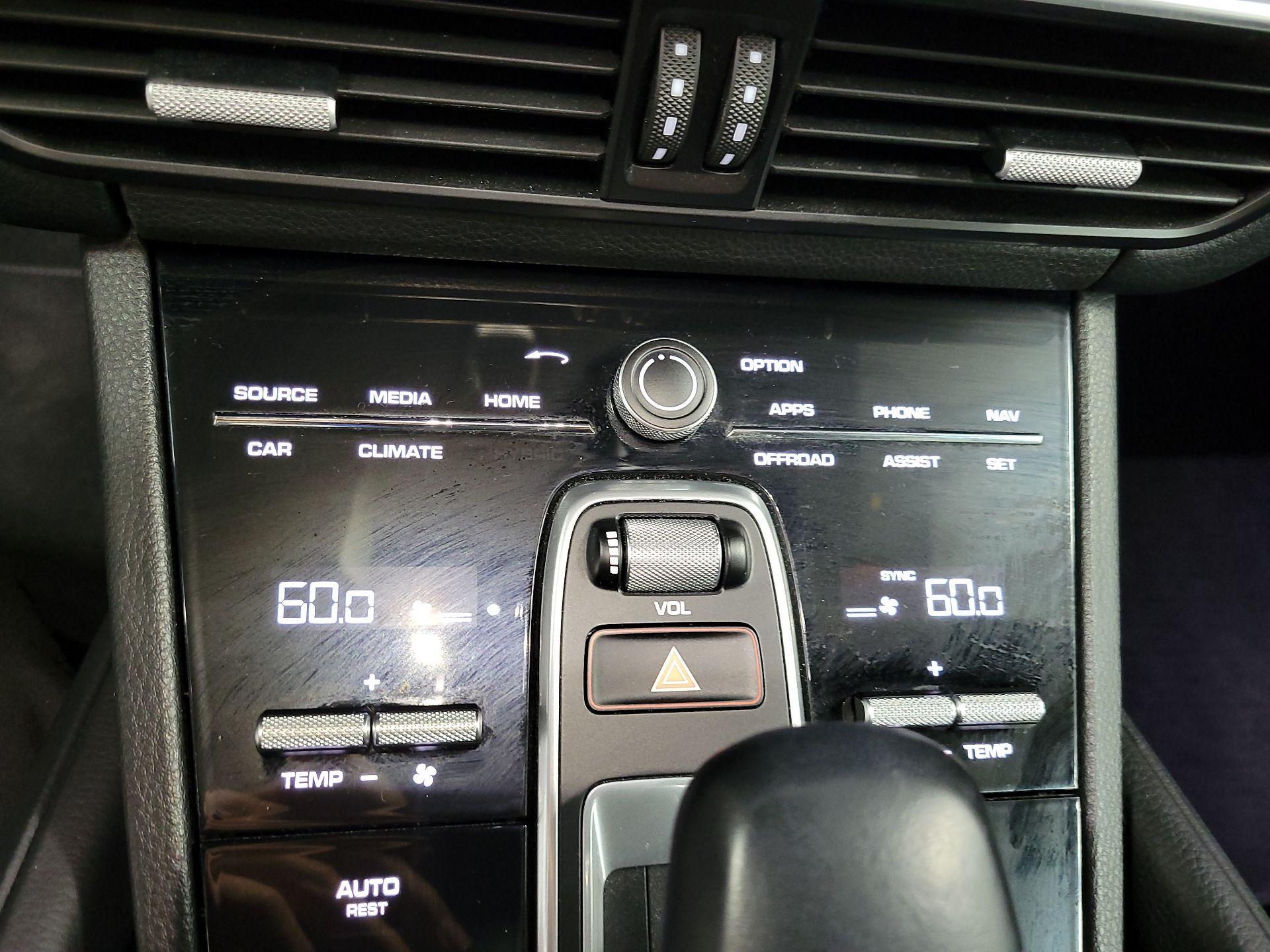 Thumbnail: 2020 Porsche Cayenne - 15