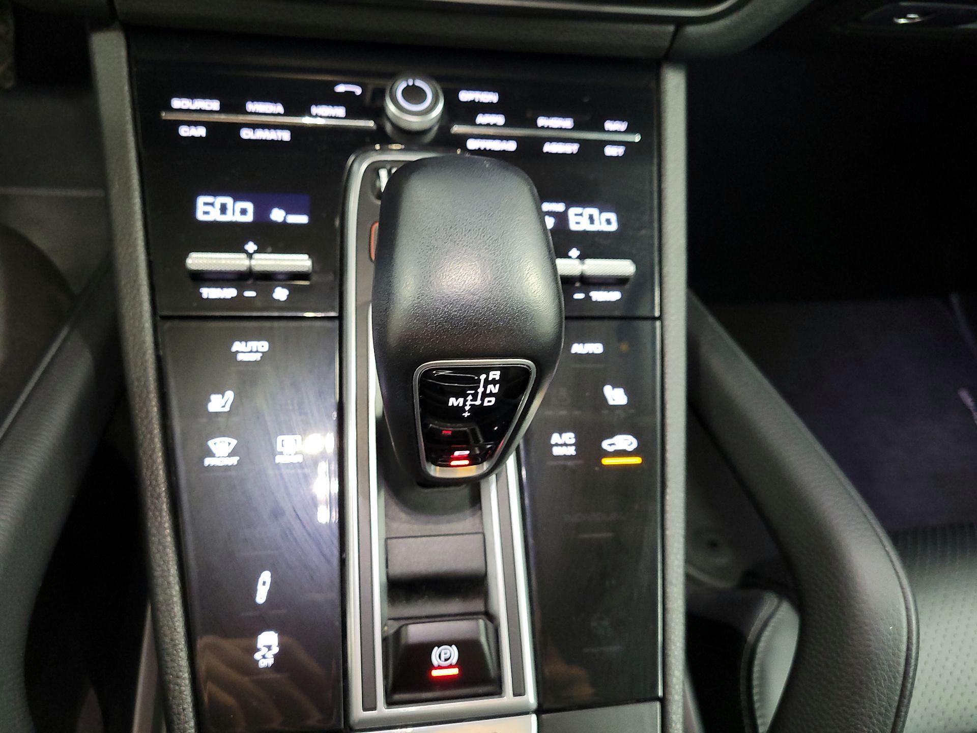 Thumbnail: 2020 Porsche Cayenne - 16