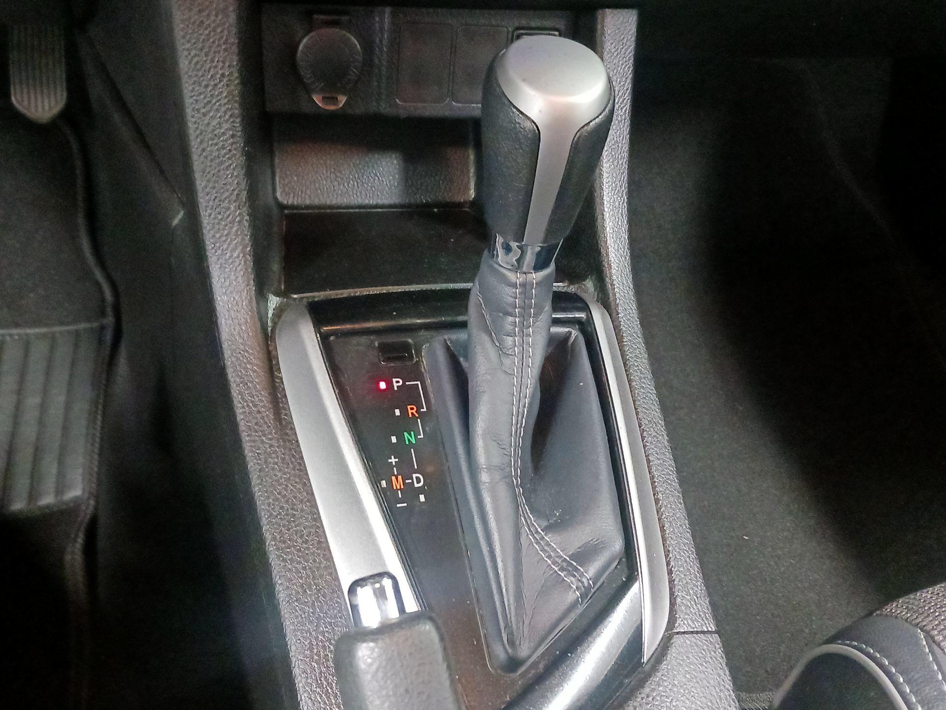 Thumbnail: 2015 Toyota Corolla - 16