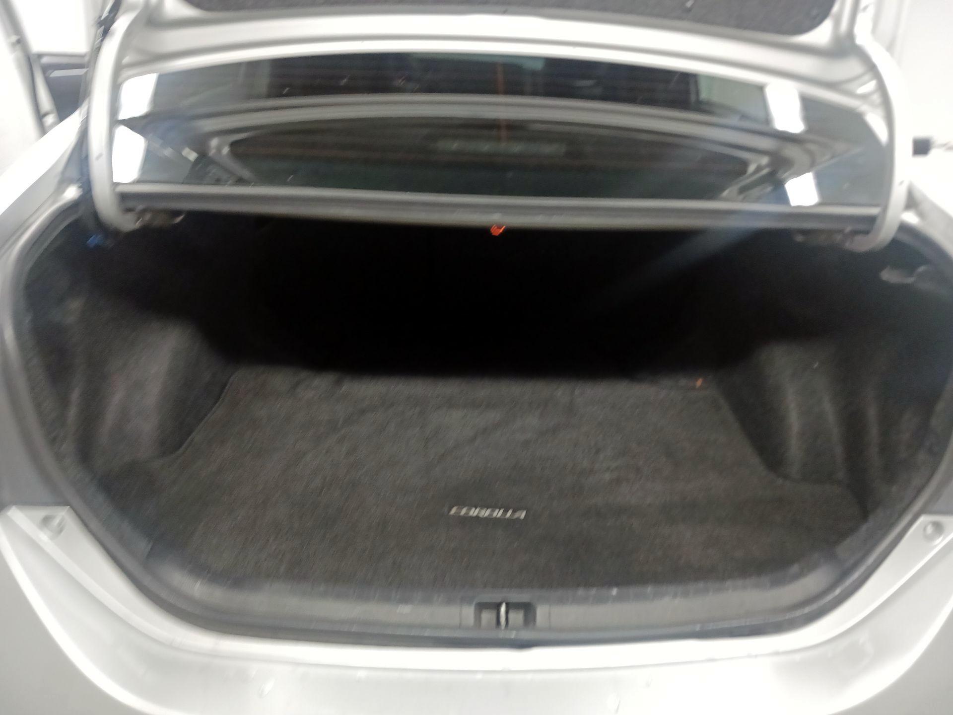 Thumbnail: 2015 Toyota Corolla - 18