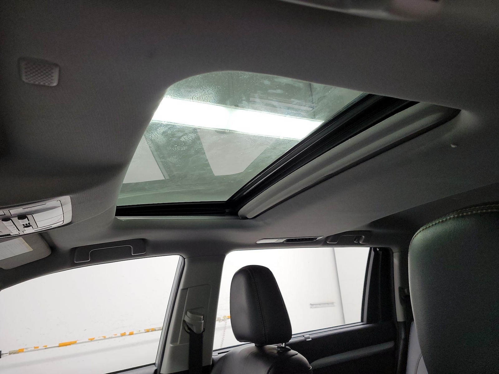 Sunroof(s) & Overhead Airbags