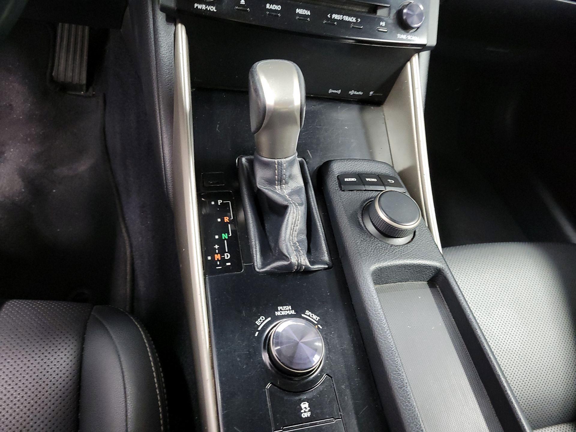 Thumbnail: 2014 Lexus IS - 16