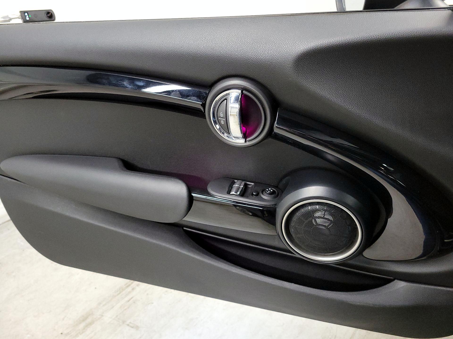 Thumbnail: 2015 MINI Cooper Hardtop - 12