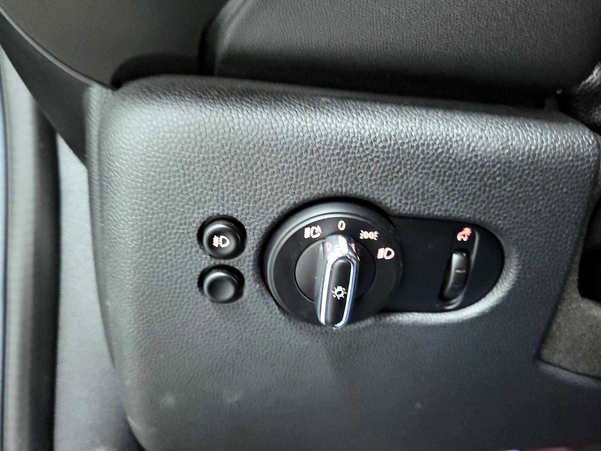 Thumbnail: 2015 MINI Cooper Hardtop - 13