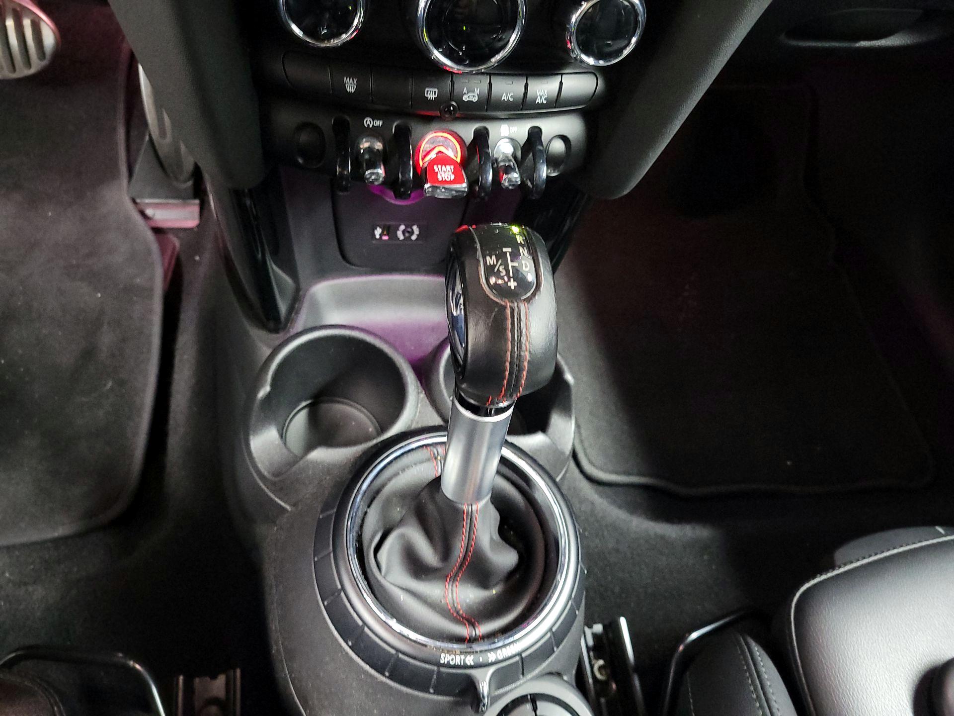 Thumbnail: 2015 MINI Cooper Hardtop - 17