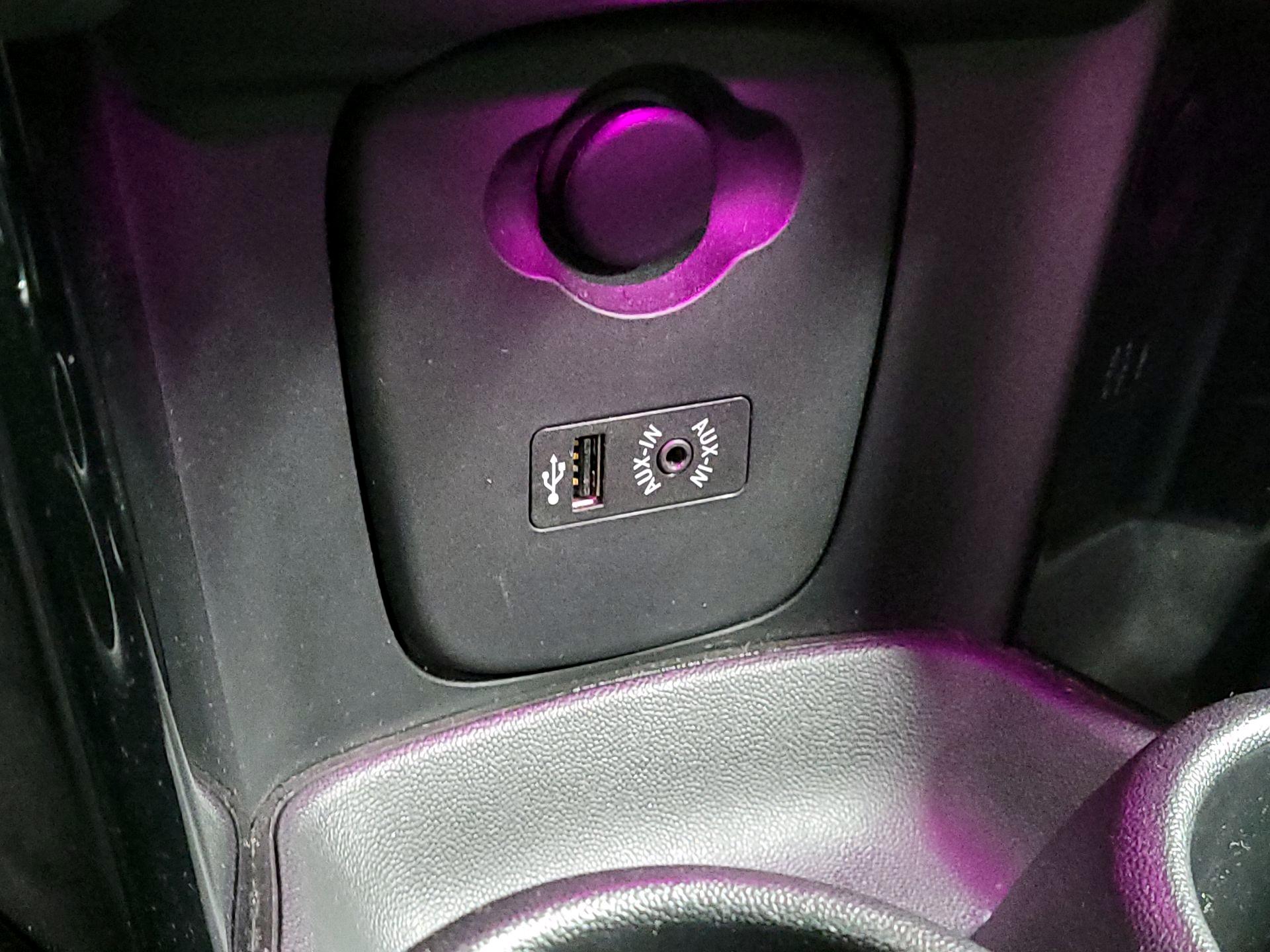 Thumbnail: 2015 MINI Cooper Hardtop - 18