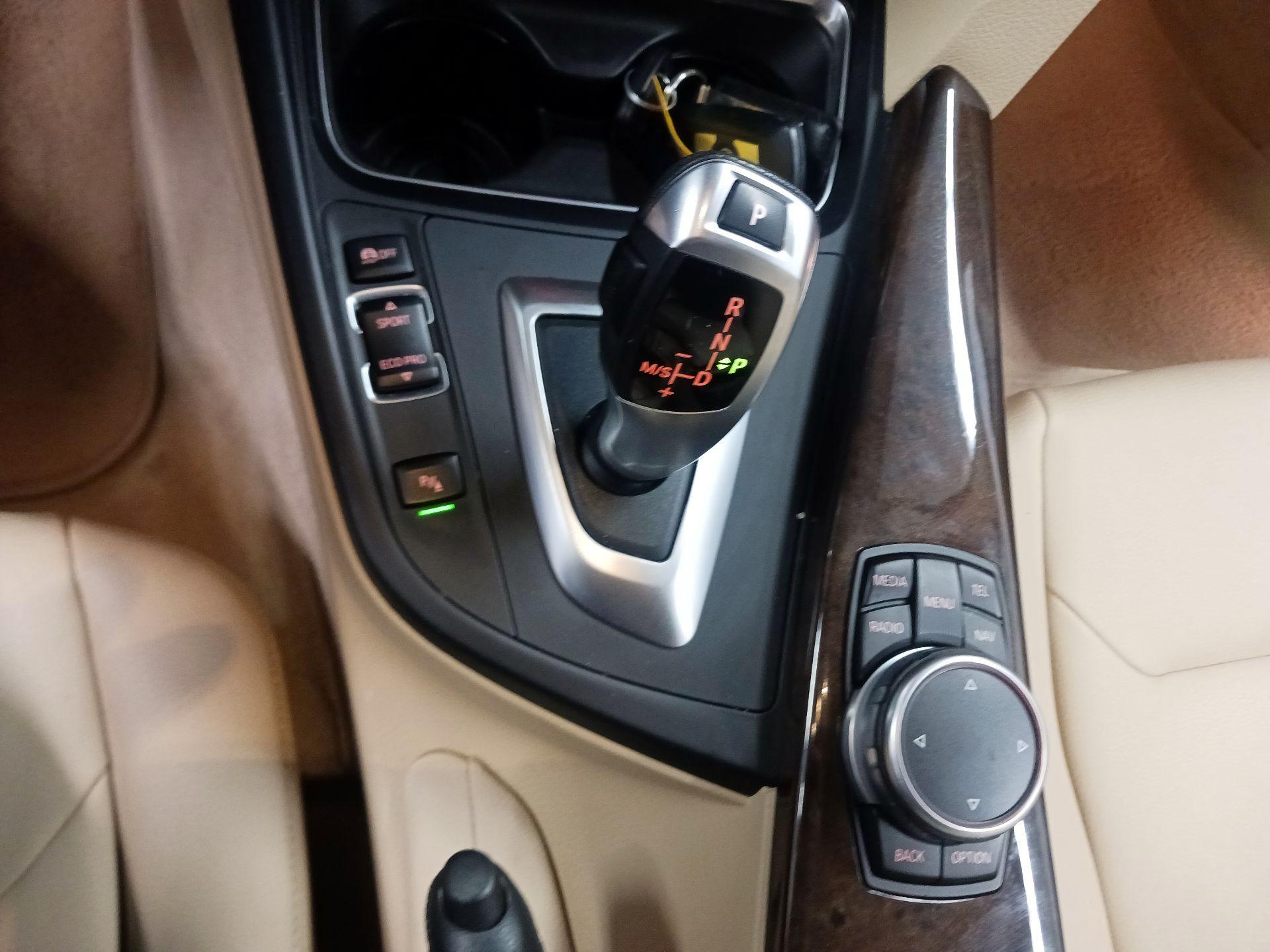 Thumbnail: 2015 BMW 3 Series - 18