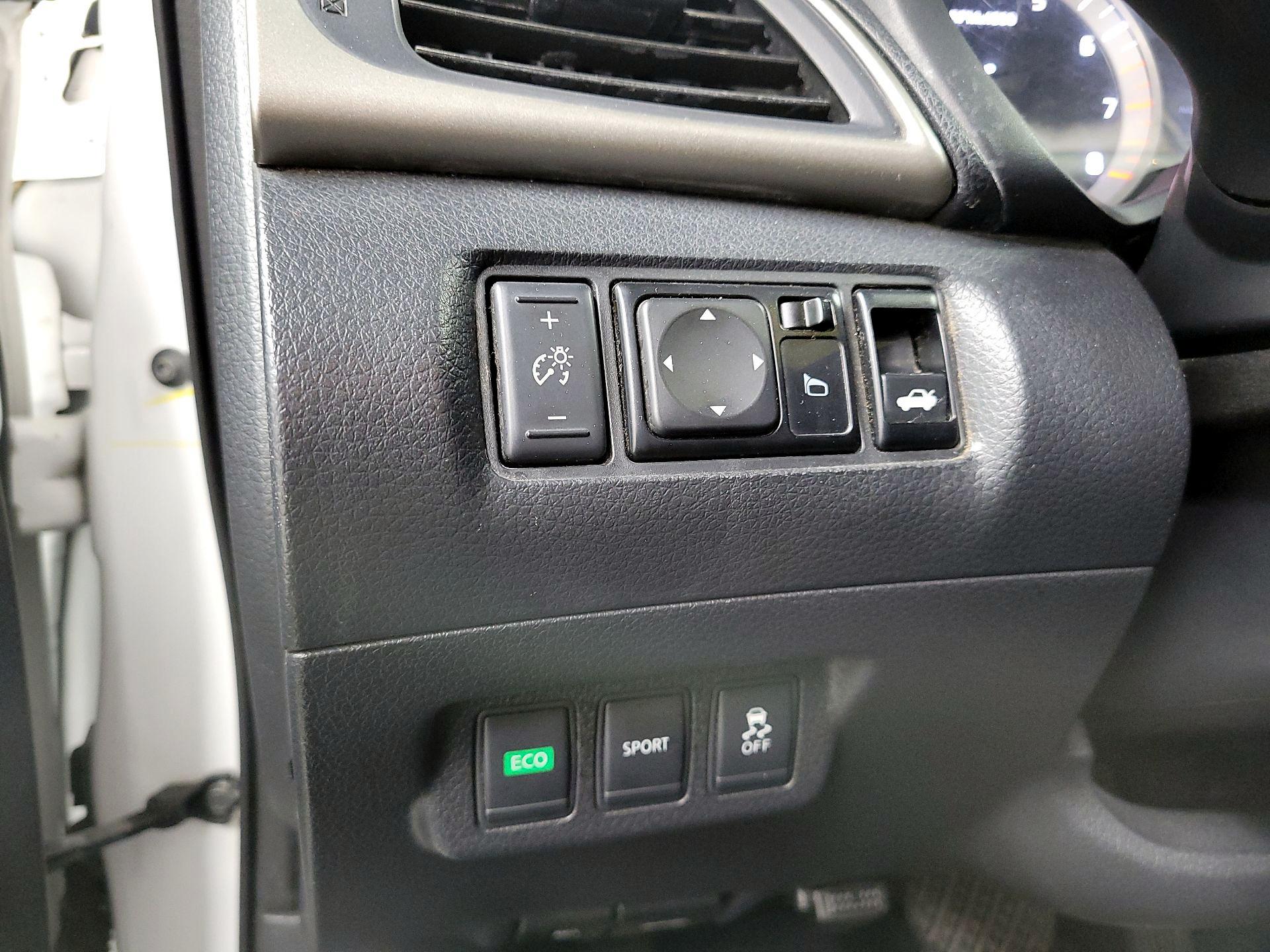 Thumbnail: 2014 Nissan Sentra - 13