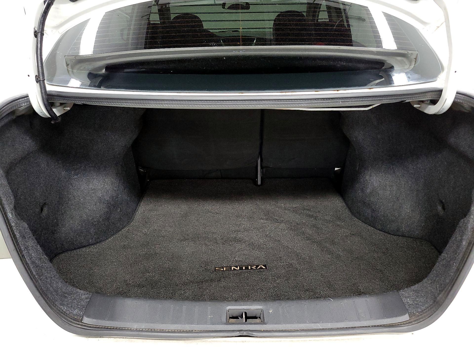 Thumbnail: 2014 Nissan Sentra - 18