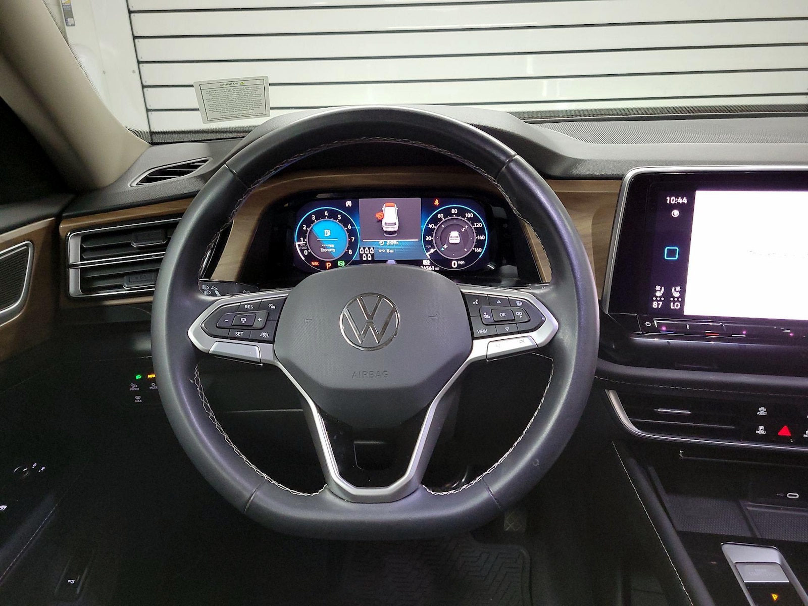 2024 Volkswagen Atlas SE w/Tech - Photo 11