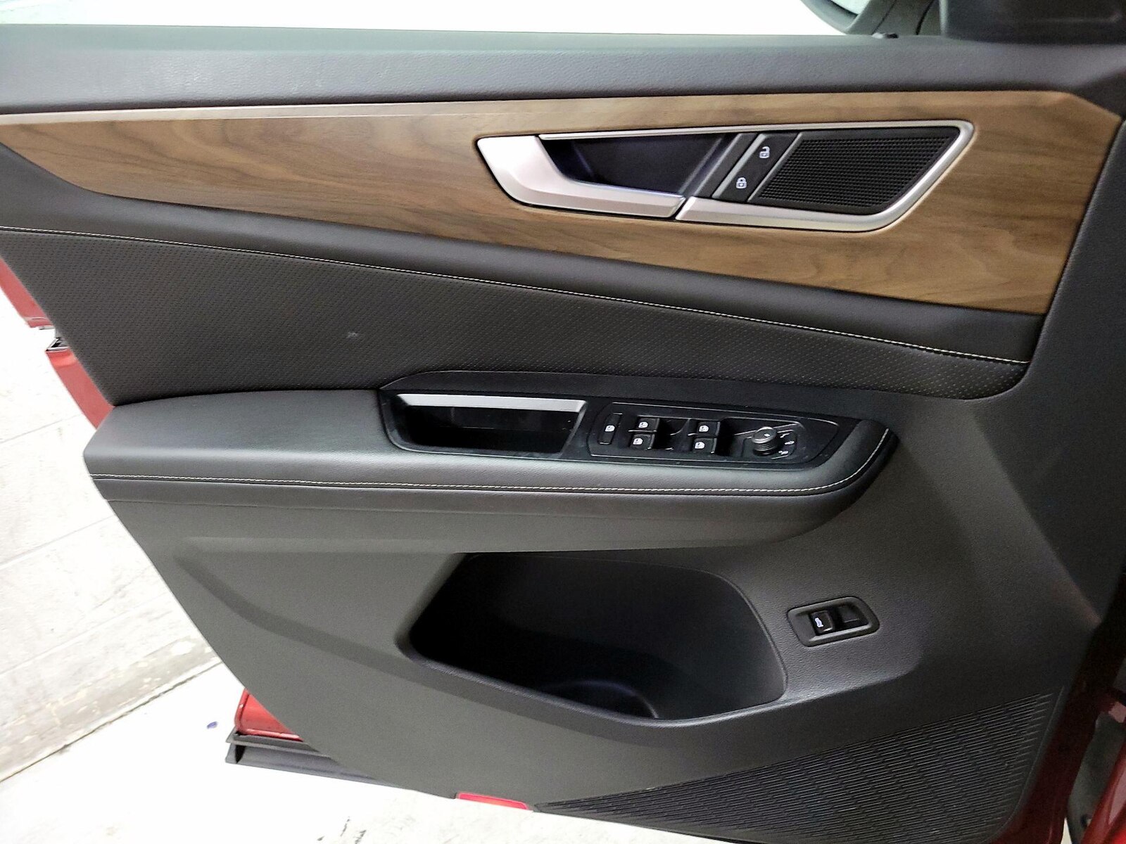 2024 Volkswagen Atlas SE w/Tech - Photo 13