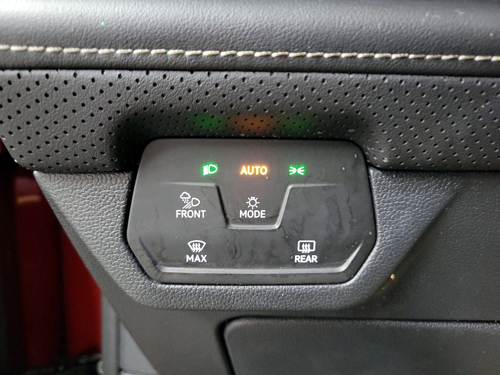2024 Volkswagen Atlas SE w/Tech - Photo 14