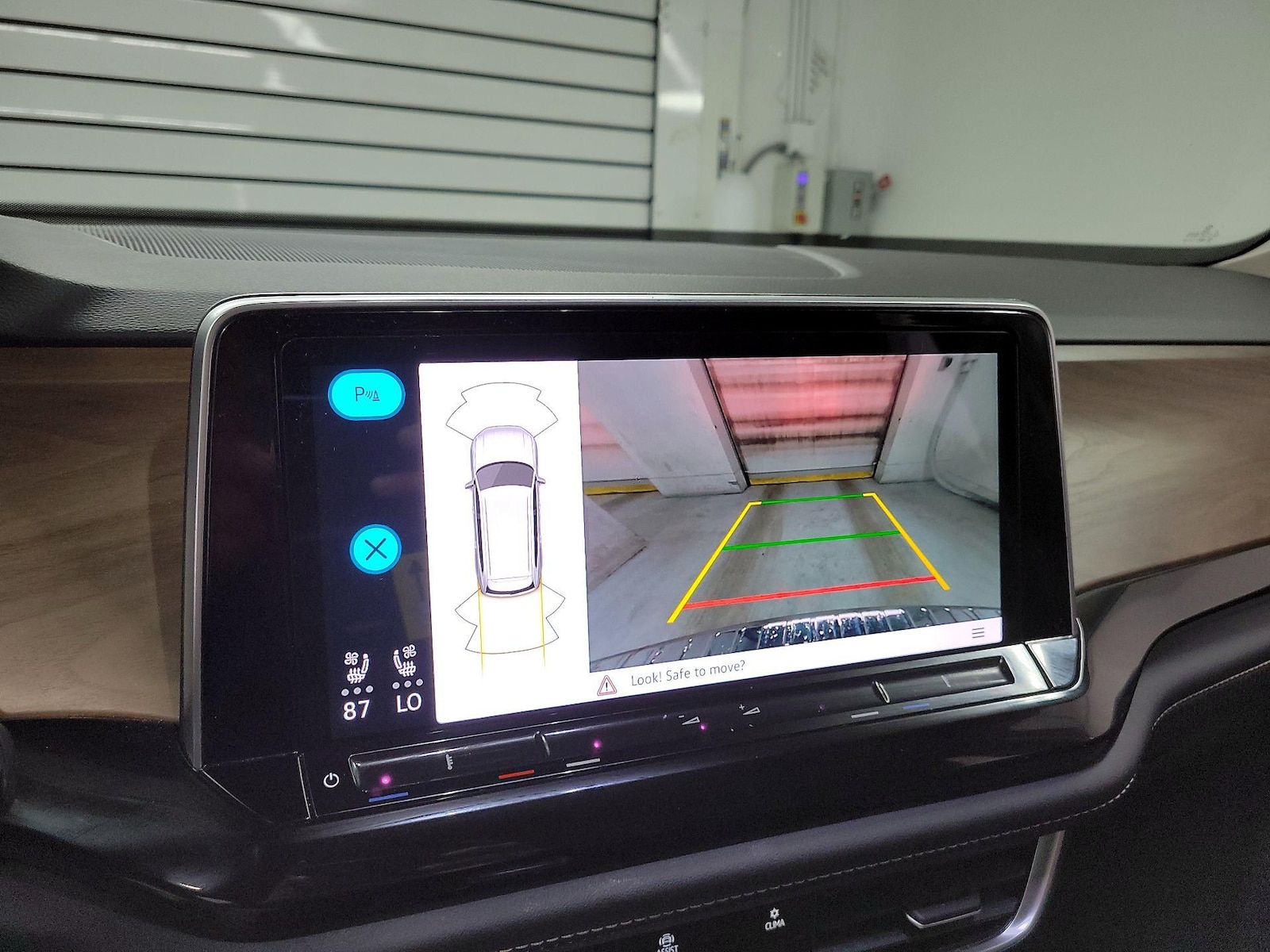 2024 Volkswagen Atlas SE w/Tech - Photo 15