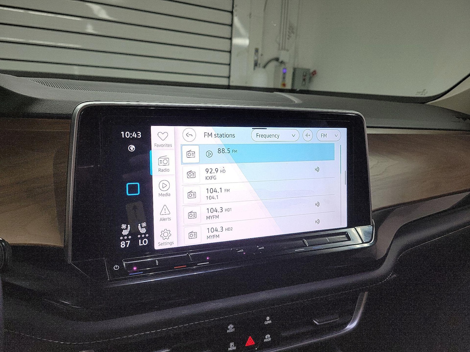 2024 Volkswagen Atlas SE w/Tech - Photo 16