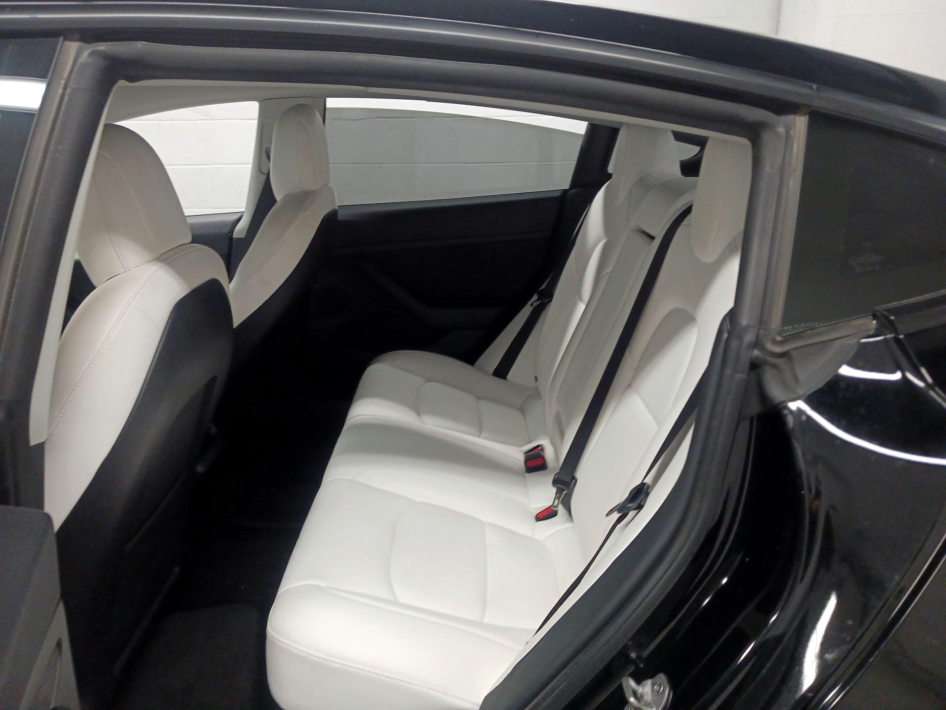 Thumbnail: 2022 Tesla Model 3 - 16